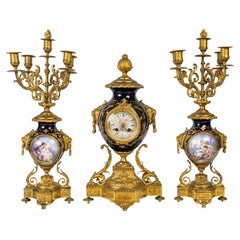 Juego de repisa con reloj y dos candelabros, Siglo XIX, Época de Napoleón III.
