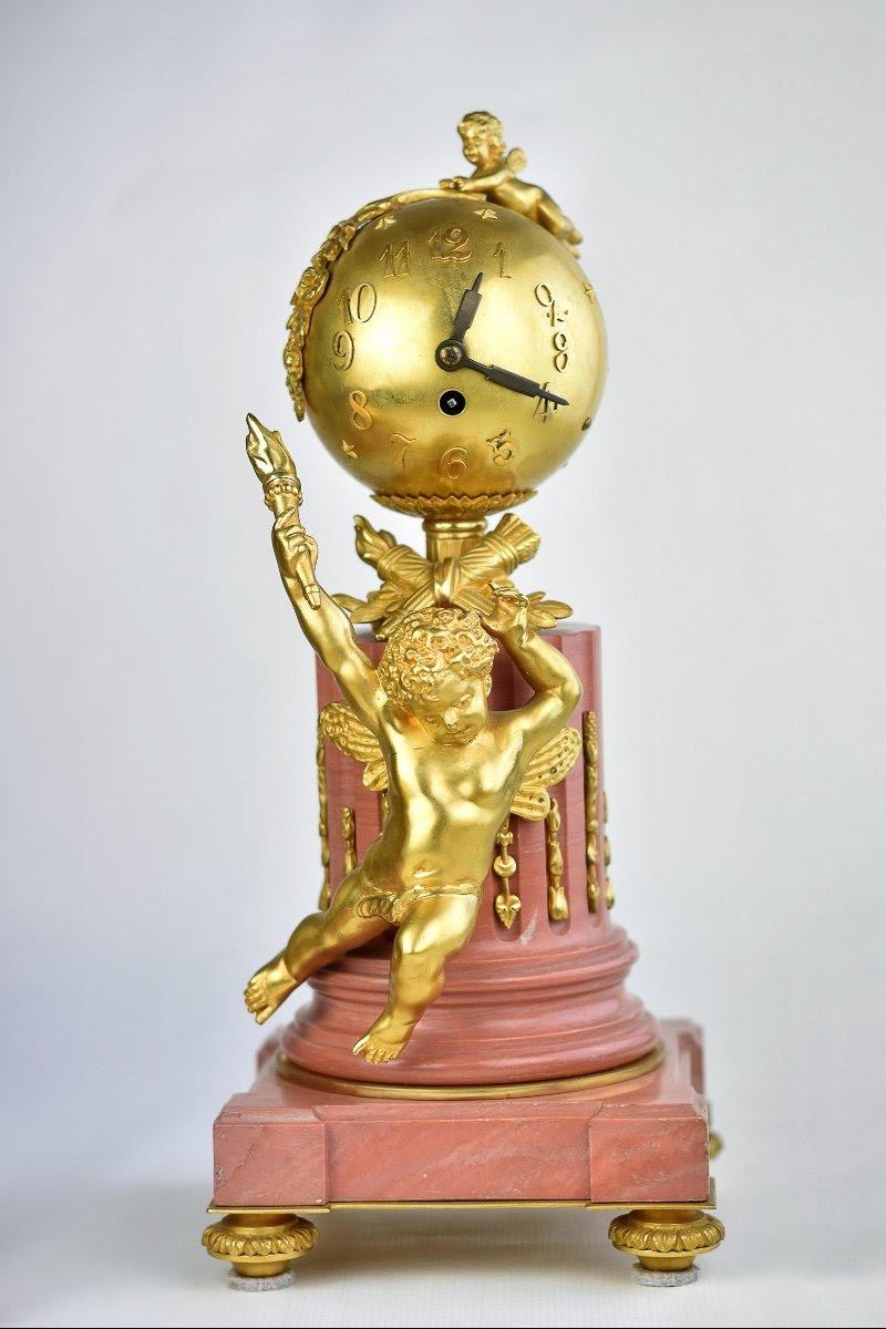 Garniture de cheminée en bronze doré et marbre, XIXème siècle, époque Napoléon III.
Pendulete: A: 36cm, L: 15cm, P: 18cm
Candélabros: H: 26cm, L: 17cm, P: 11cm
