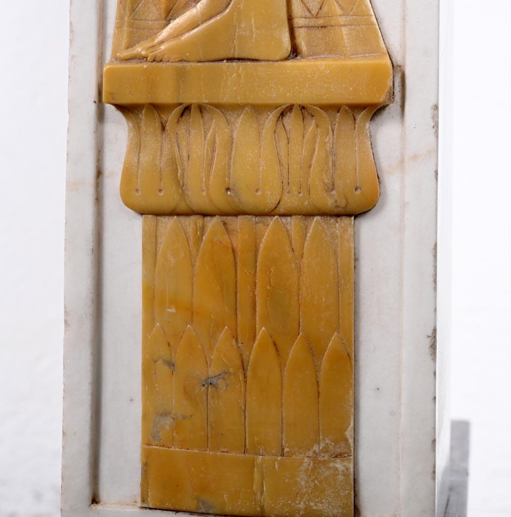 Cheminée ornée de motifs d'inspiration égyptienne en vente 2