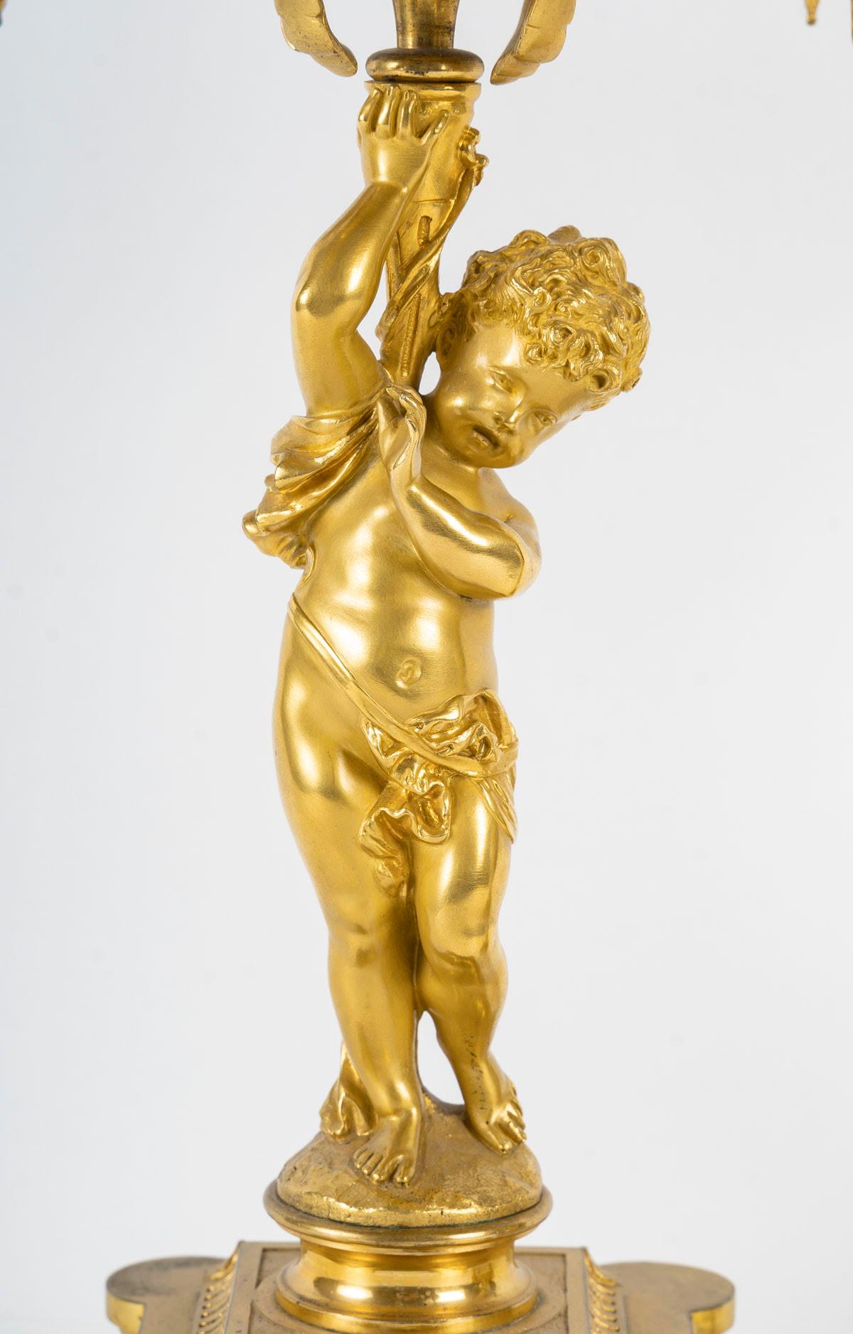 Kaminsims und Kandelaber aus vergoldeter und Cloisonné-Bronze, Napoleonzeit. (Napoleon III.) im Angebot