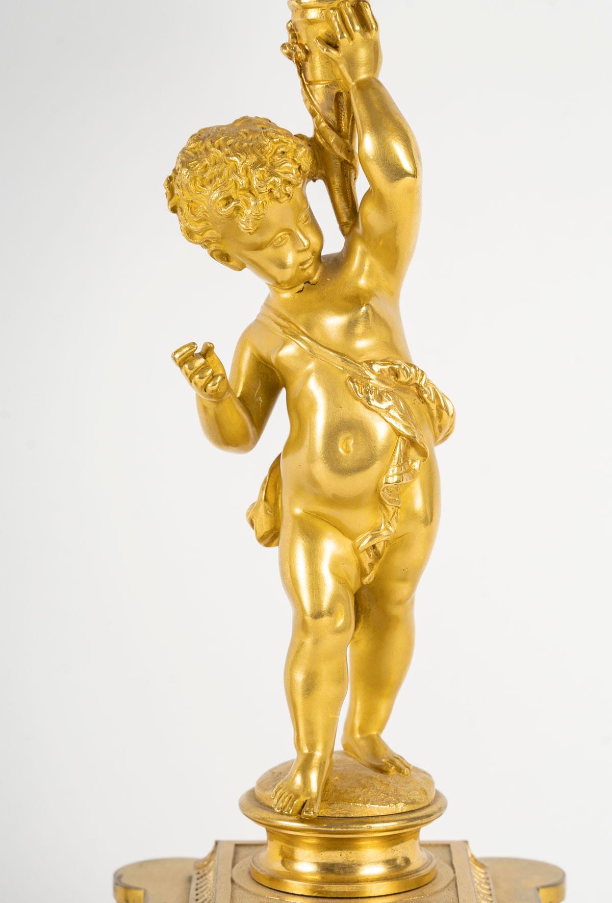 Kaminsims und Kandelaber aus vergoldeter und Cloisonné-Bronze, Napoleonzeit. (Französisch) im Angebot