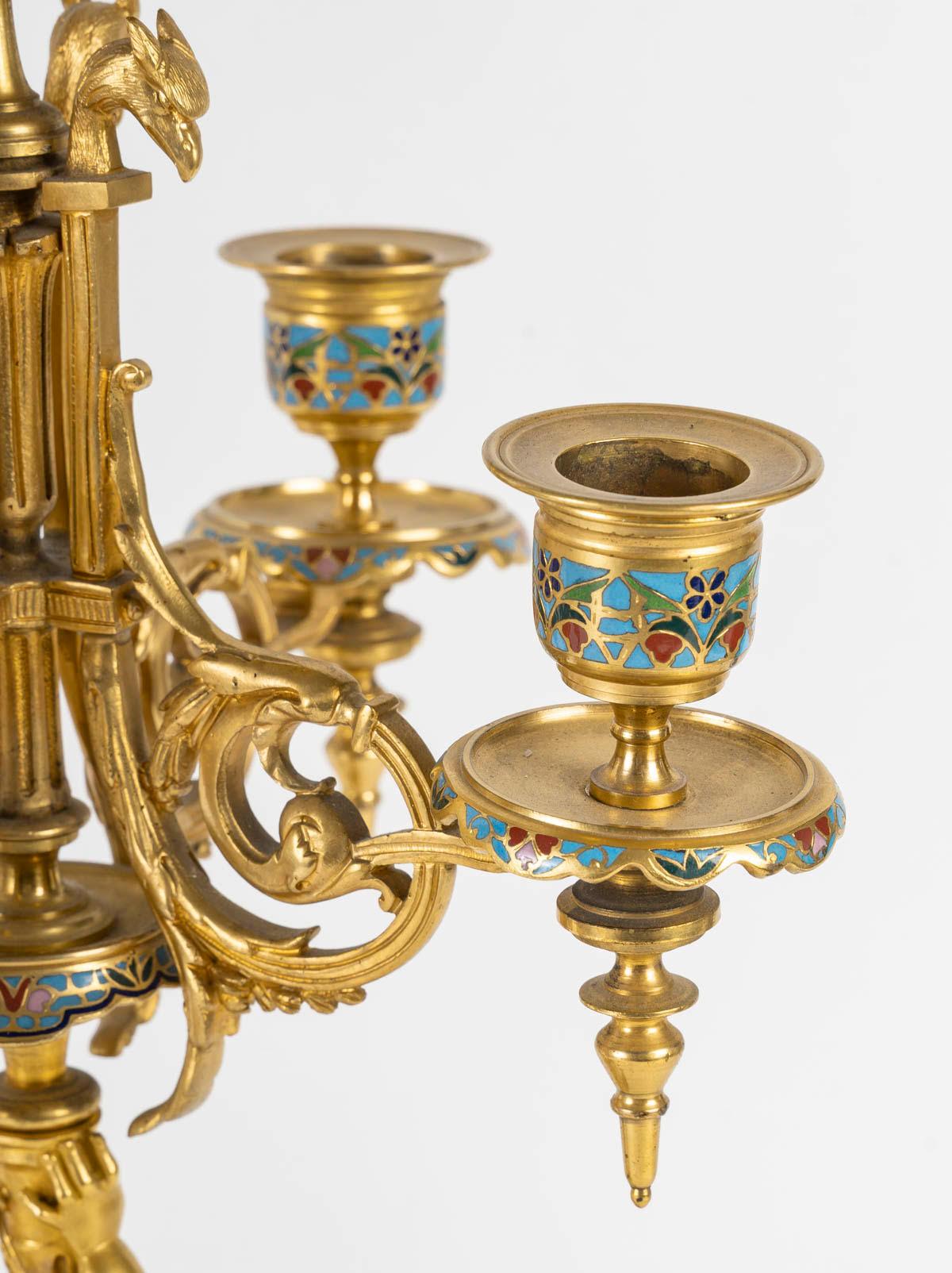 Cloisonné Cheminée et chandeliers en bronze doré et cloisonné, période Napoléon. en vente