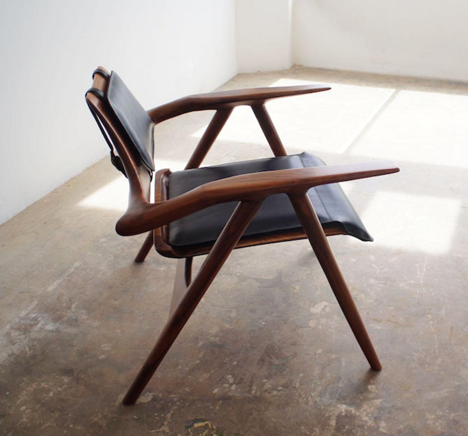 Mantis Chair in Walnut Wood, Hand-Sculpted Chair by Kokora For Sale 3