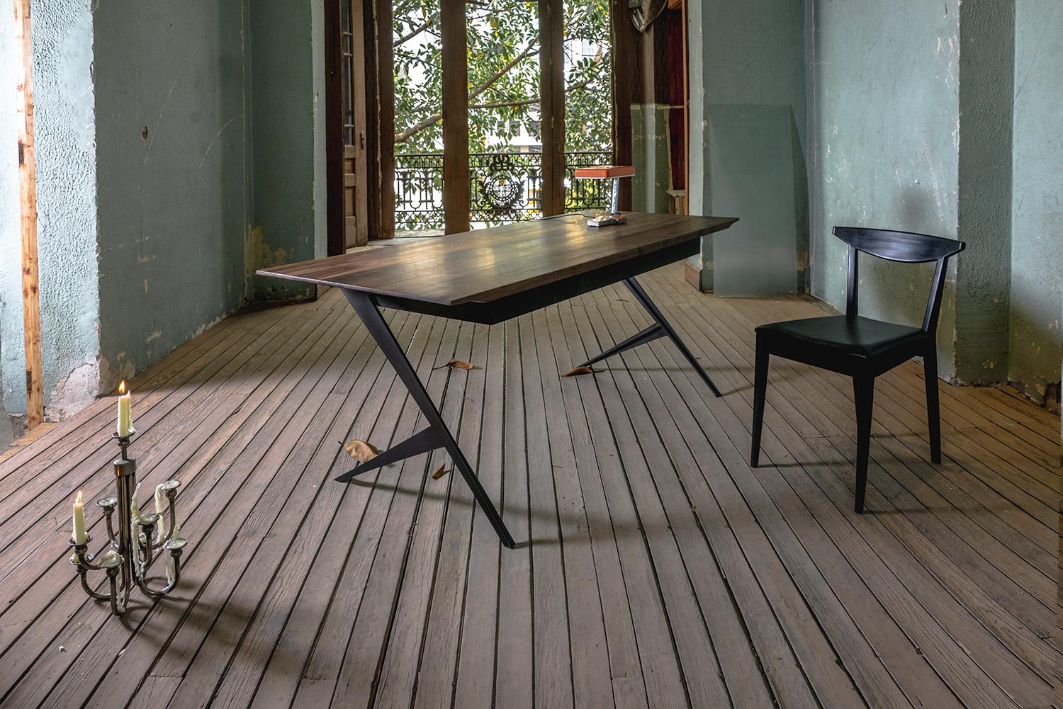 Mantis desk by Atra Design
Dimensions: D 120 x W 80 x H 72 cm
Materials: walnut wood, steel
Other top materials available.

Atra Design
We are Atra, a furniture brand produced by Atra form a mexico city–based high end production facility that