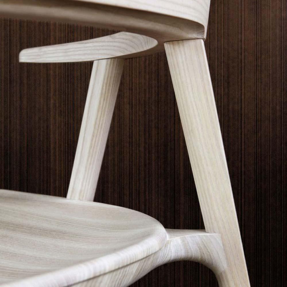 Discover this chair inspired by the noble praying mantis, the signature stance and powerful limbs of this chair offers a study in contrasts.

Strong and elegant, sharp and curved, thick and thin — the Mantis is sturdy and solid, yet visually