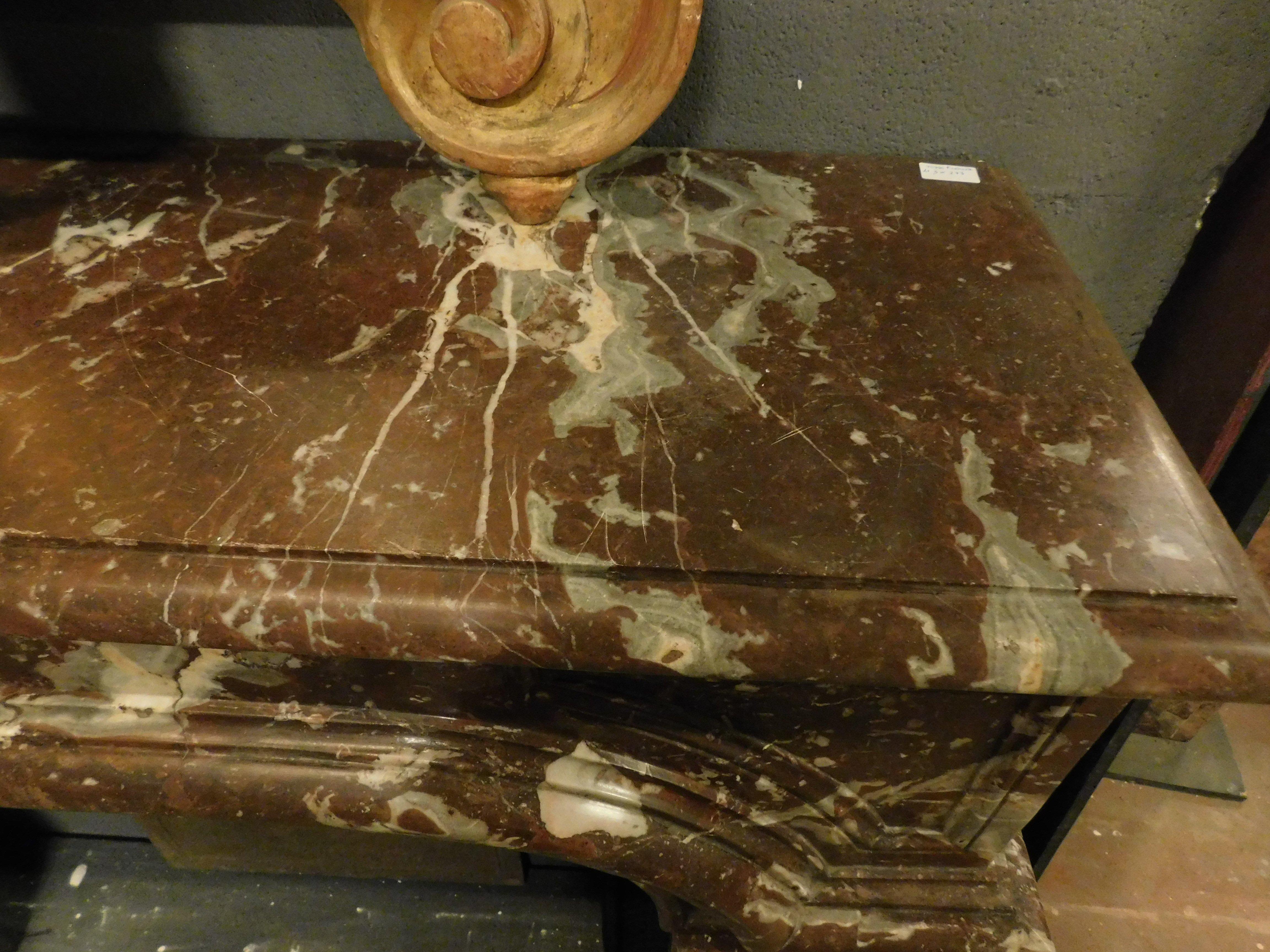 XIXe siècle Cheminée de cheminée sculptée en marbre rouge veiné avec vents, France en vente