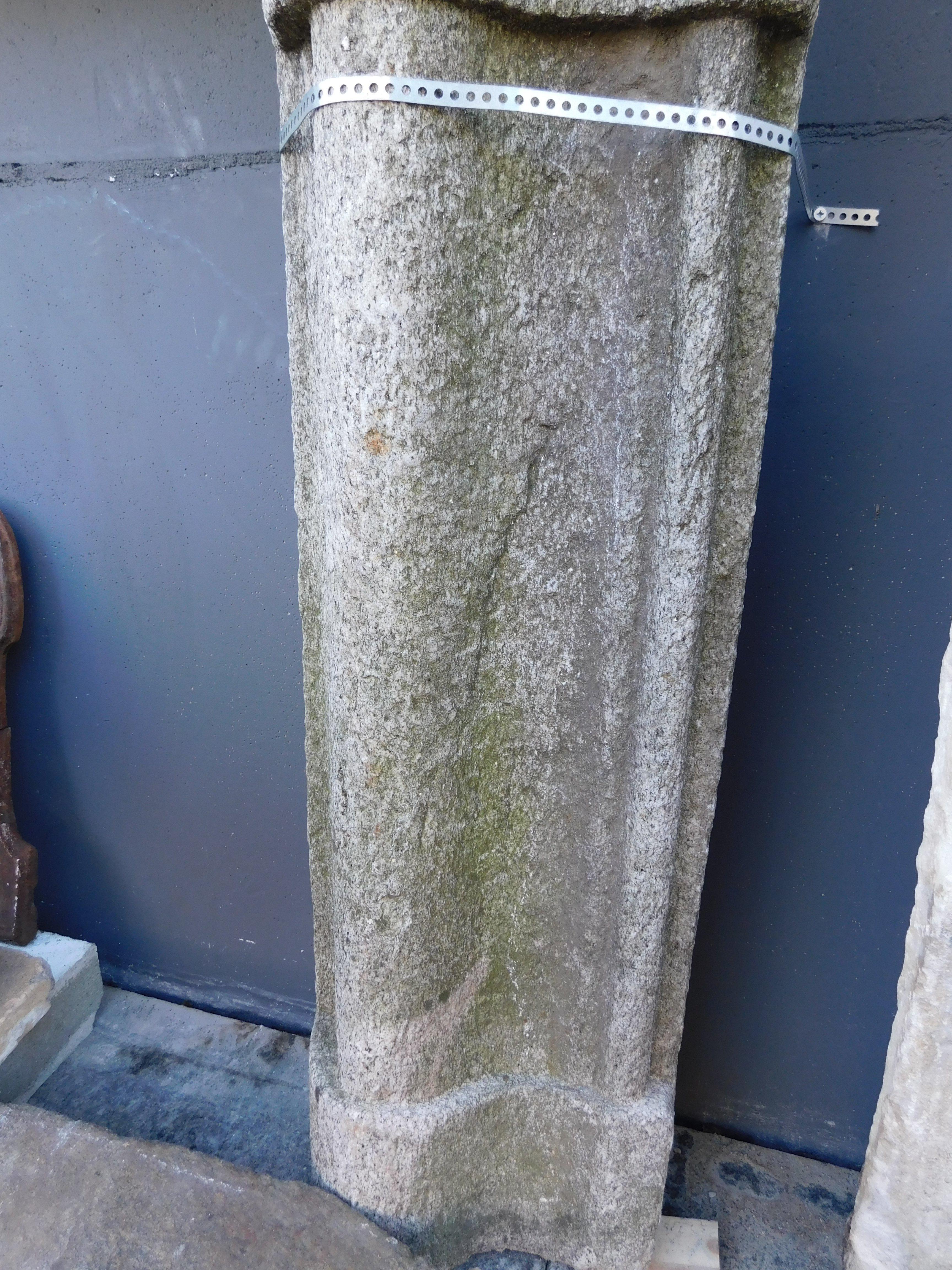 Kamin mit Mantel aus grauem Stein, Salvator Rosa, Italien im Angebot 4