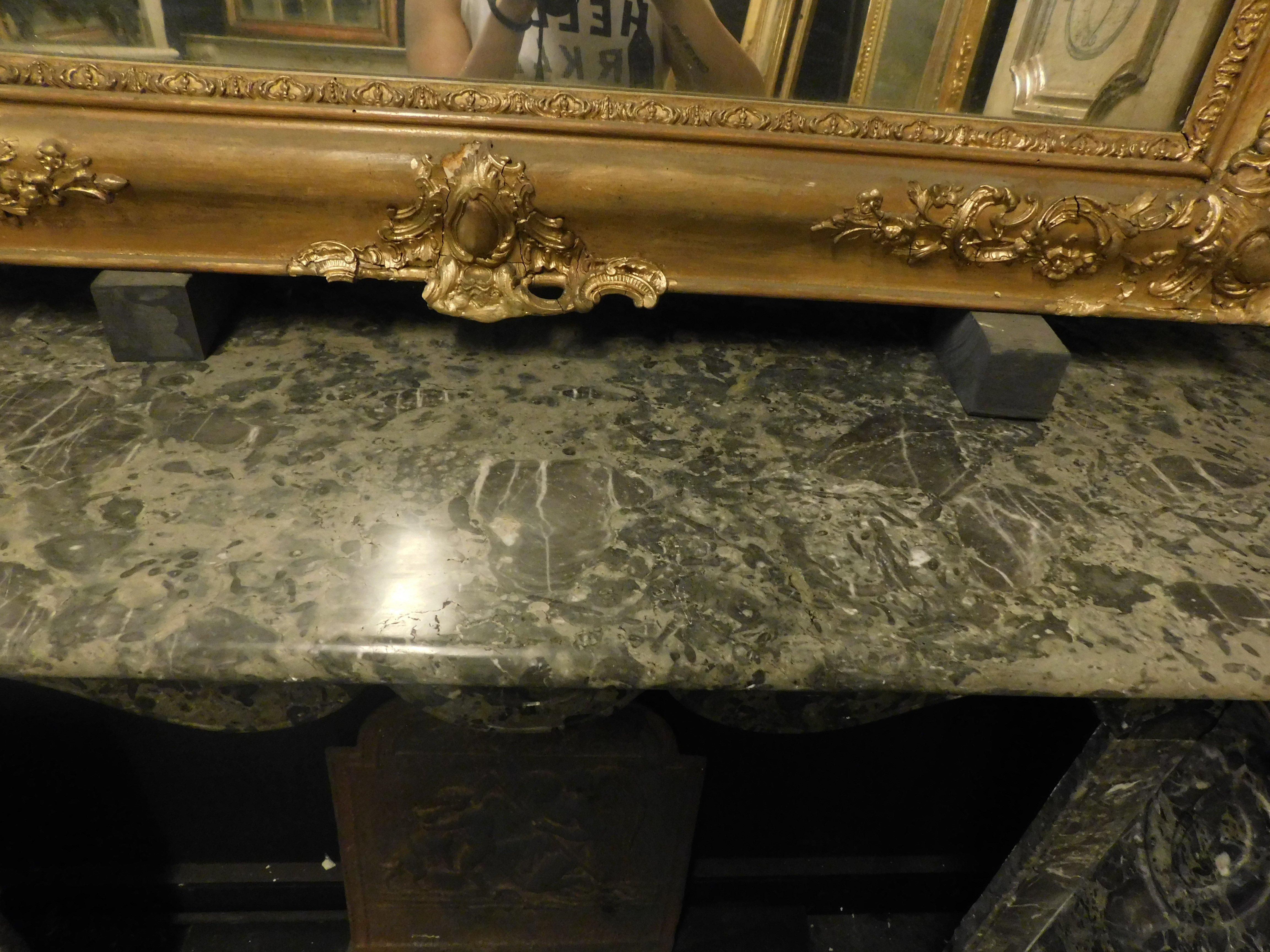 Cheminée de cheminée grise veinée, sculptée et ondulée, Italie en vente 2