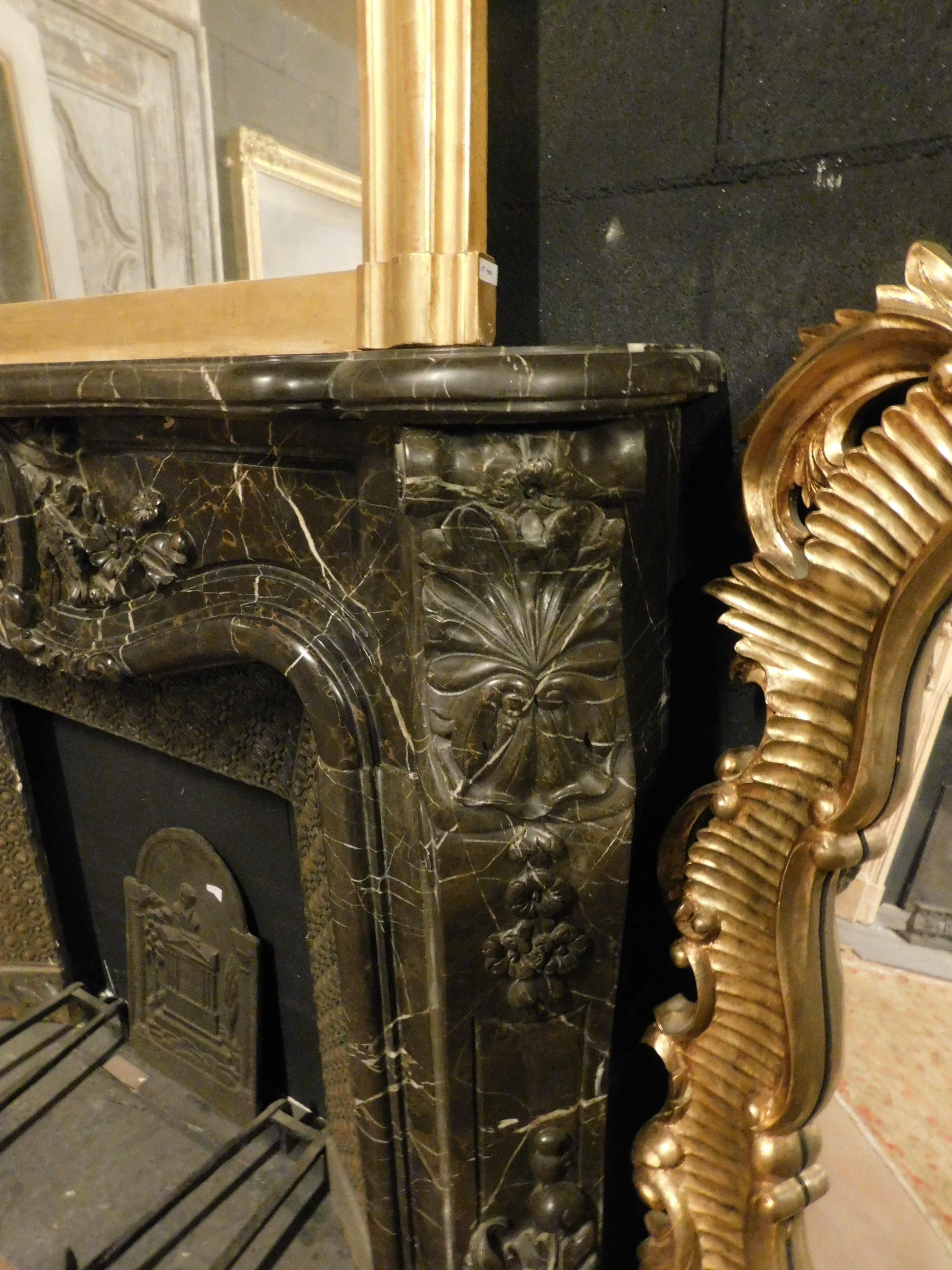 Mantle Fireplace Richly Carved Black Marble, Central Shell, 19th Century, Italy For Sale 1