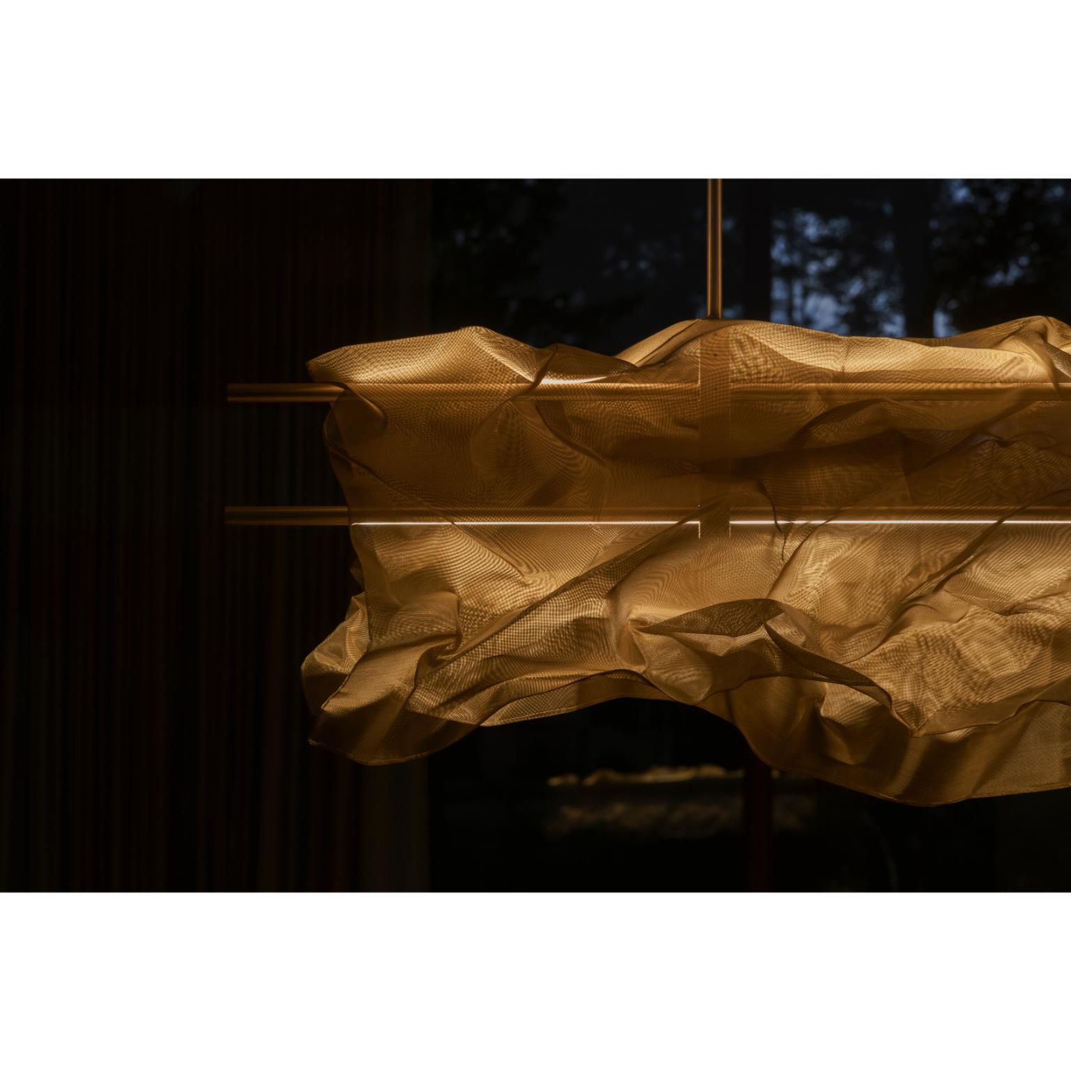 Moderne Luminaire suspendu Manto en laiton vieilli avec maille en laiton par Nuumbra en vente