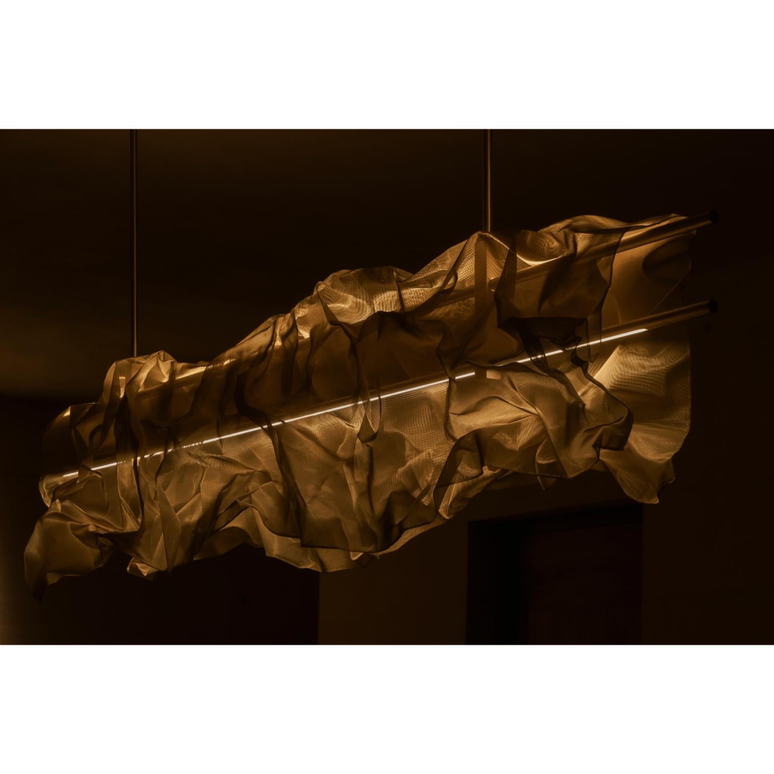 Mexicain Luminaire suspendu Manto en laiton vieilli avec maille en laiton par Nuumbra en vente