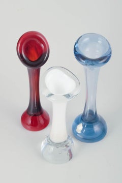 Mantorp Glasbruk & Skånska Glasbruket. Satz von drei skulpturalen Glasvasen.