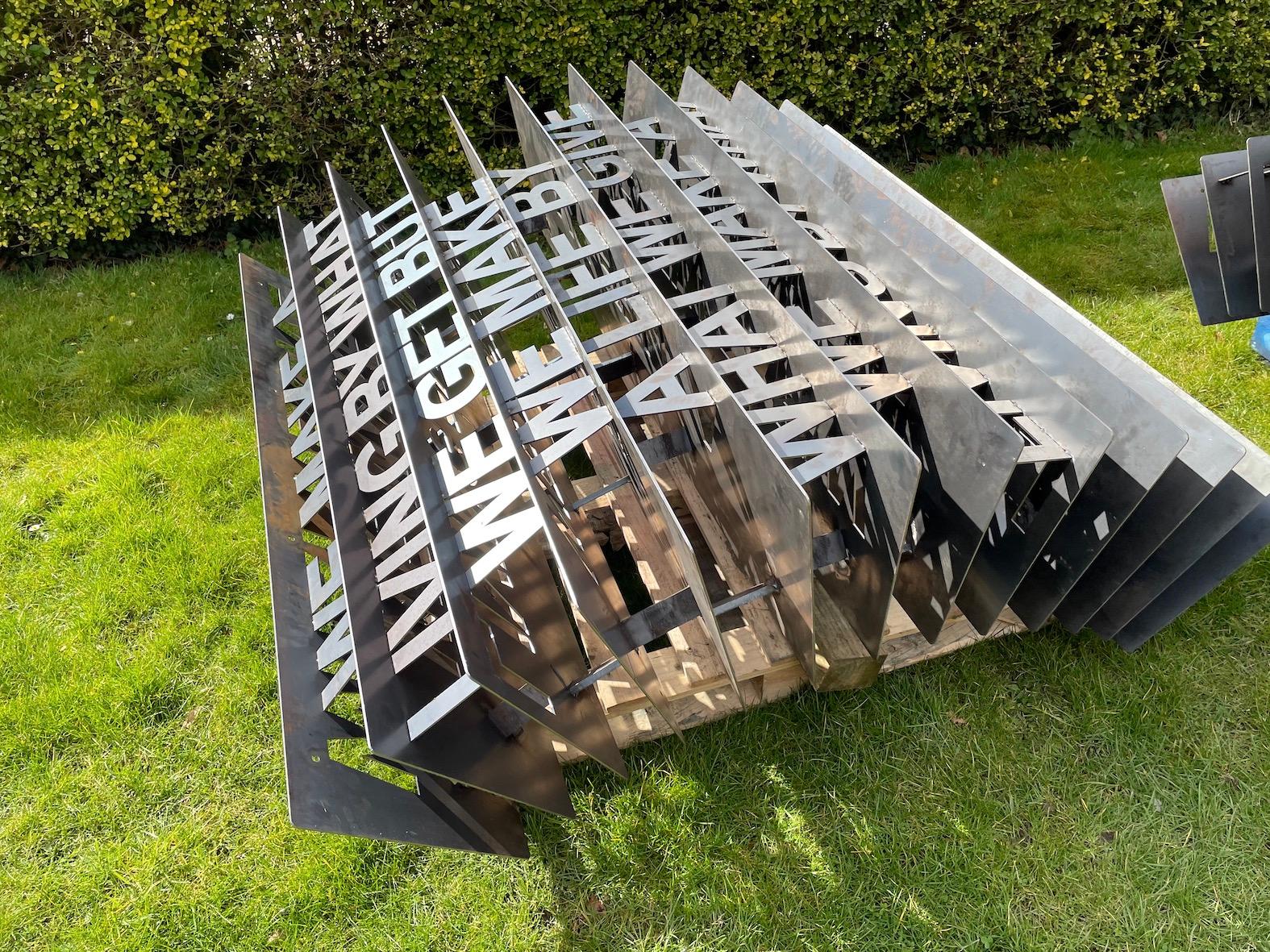 Corten-Stahl-Skulptur „Mantra Machine“ von Sapien, AKA Steve Anwar im Angebot 2