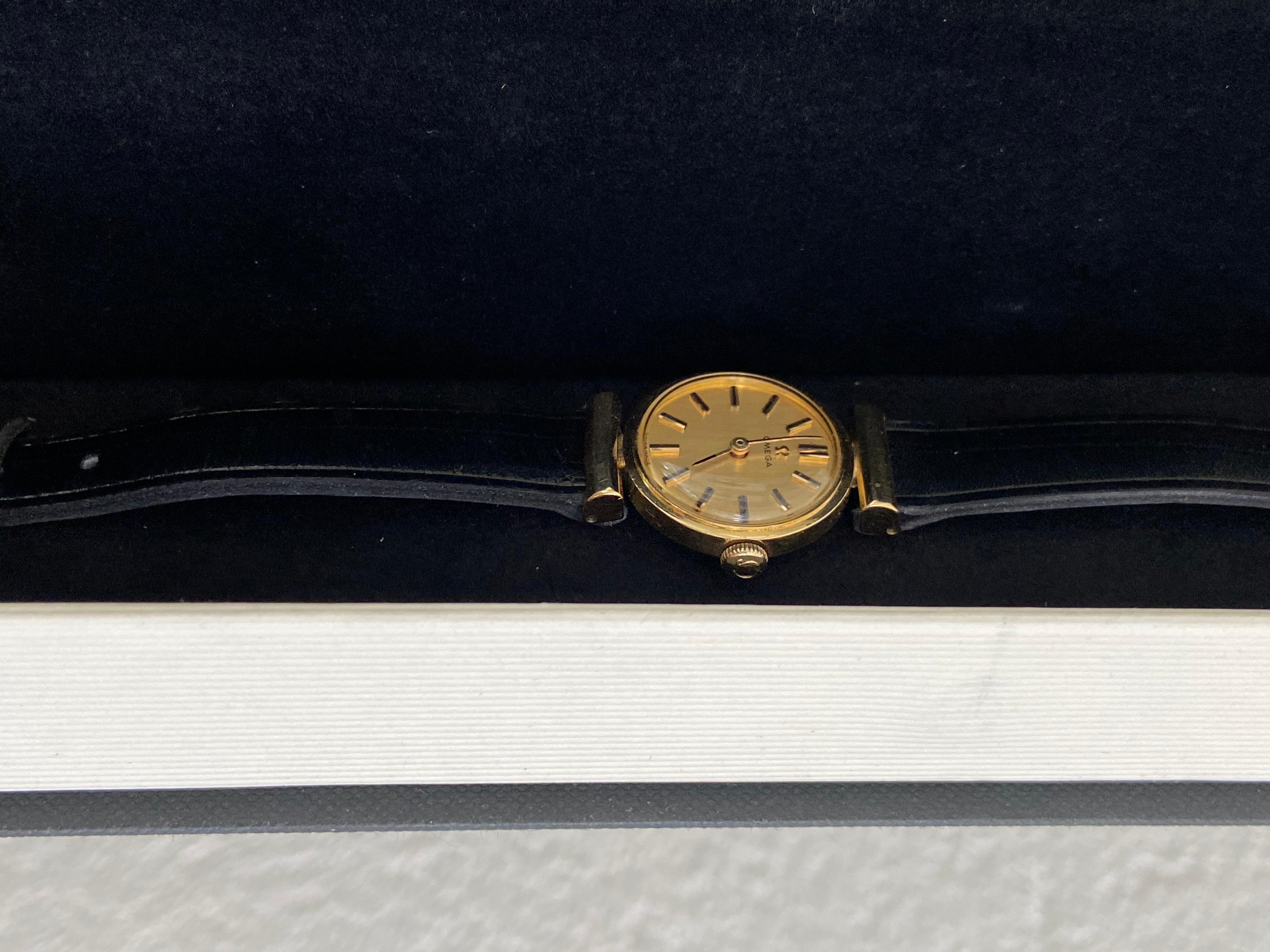 Manuelle Damen Omega Gold Uhr:: um 1960:: Swiss Made:: Bewertet (Moderne der Mitte des Jahrhunderts)