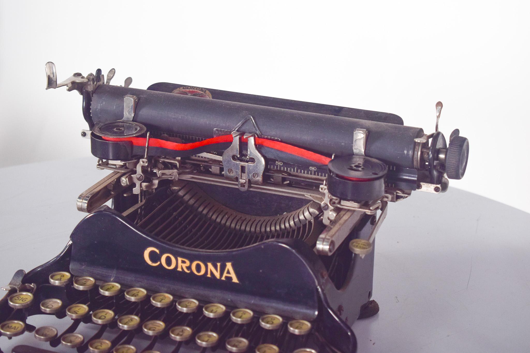Manual Portable Typewriter, Corona, Groton, NY. For Sale 3