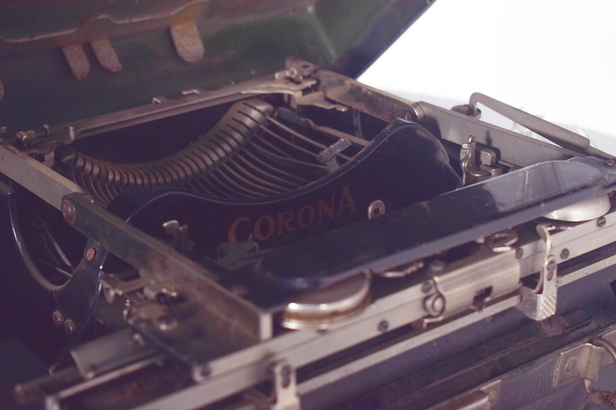 Art Deco Manual Portable Typewriter, Corona, Groton, NY. For Sale