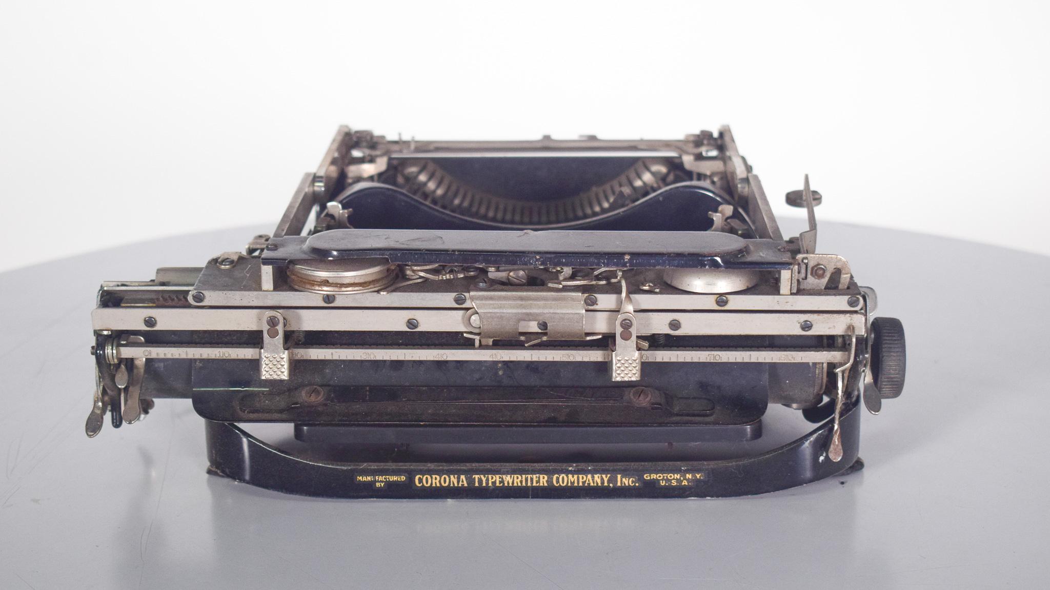 American Manual Portable Typewriter, Corona, Groton, NY. For Sale
