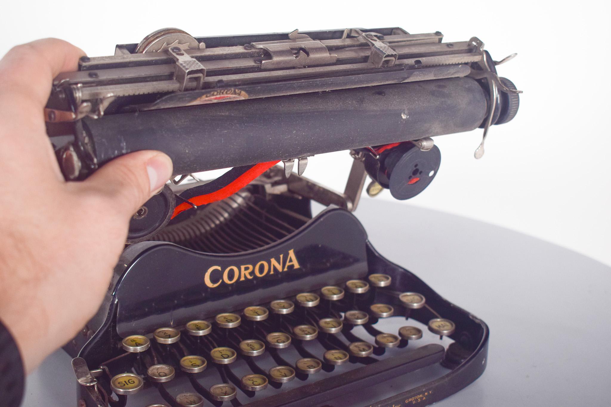 Manual Portable Typewriter, Corona, Groton, NY. For Sale 1