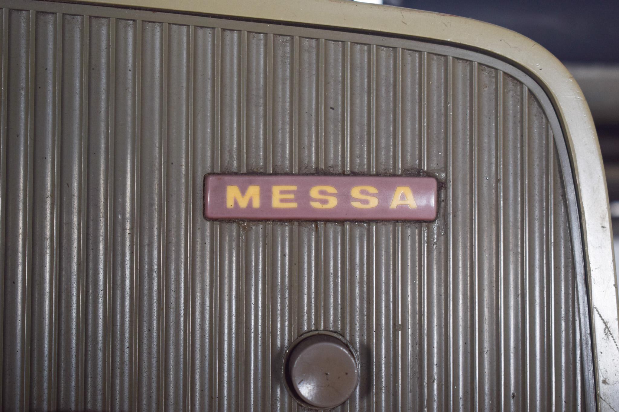 Manuale Schreibmaschine AZERTY Keyboard von MESSA im Zustand „Starke Gebrauchsspuren“ im Angebot in Lisboa, Lisboa