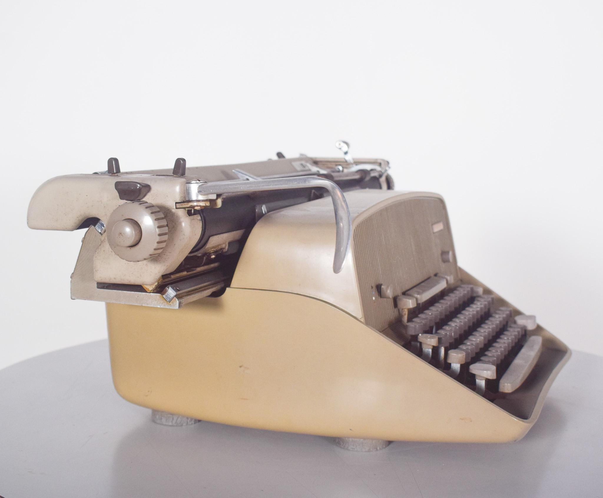 Typeur manuel AZERTY par MESSA État moyen - En vente à Lisboa, Lisboa