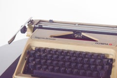 Manual Typewriter AZERTY keyboard, by OLYMPIA, Regina de Luxe