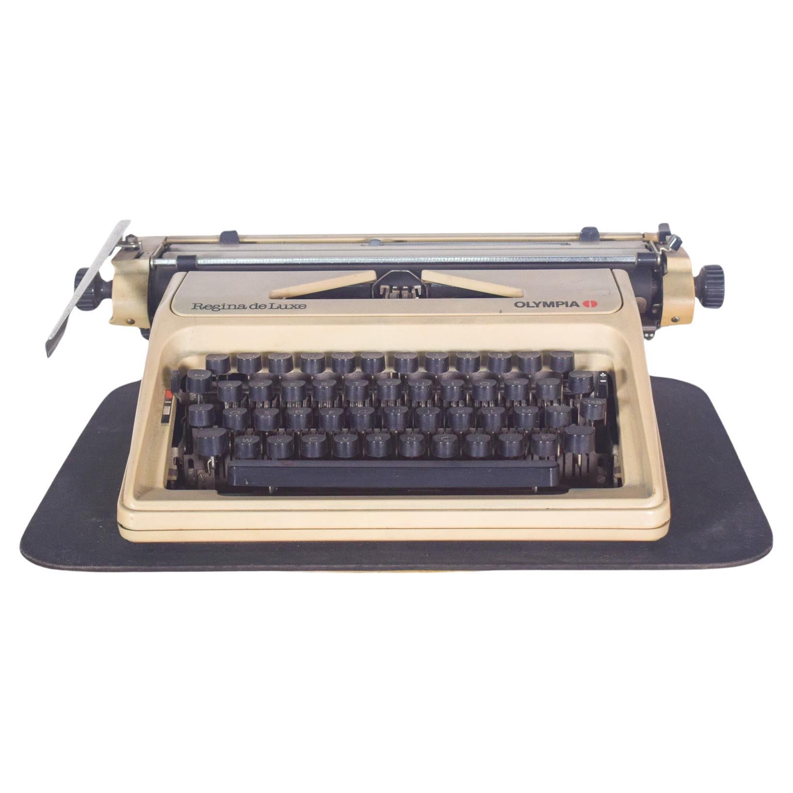 Manual Typewriter AZERTY keyboard, by OLYMPIA, Regina de Luxe