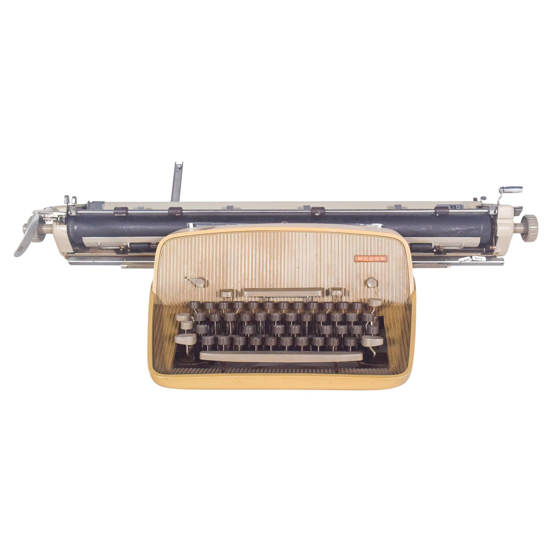 Machine à écrire manuelle, clavier HCESAR de MESSA