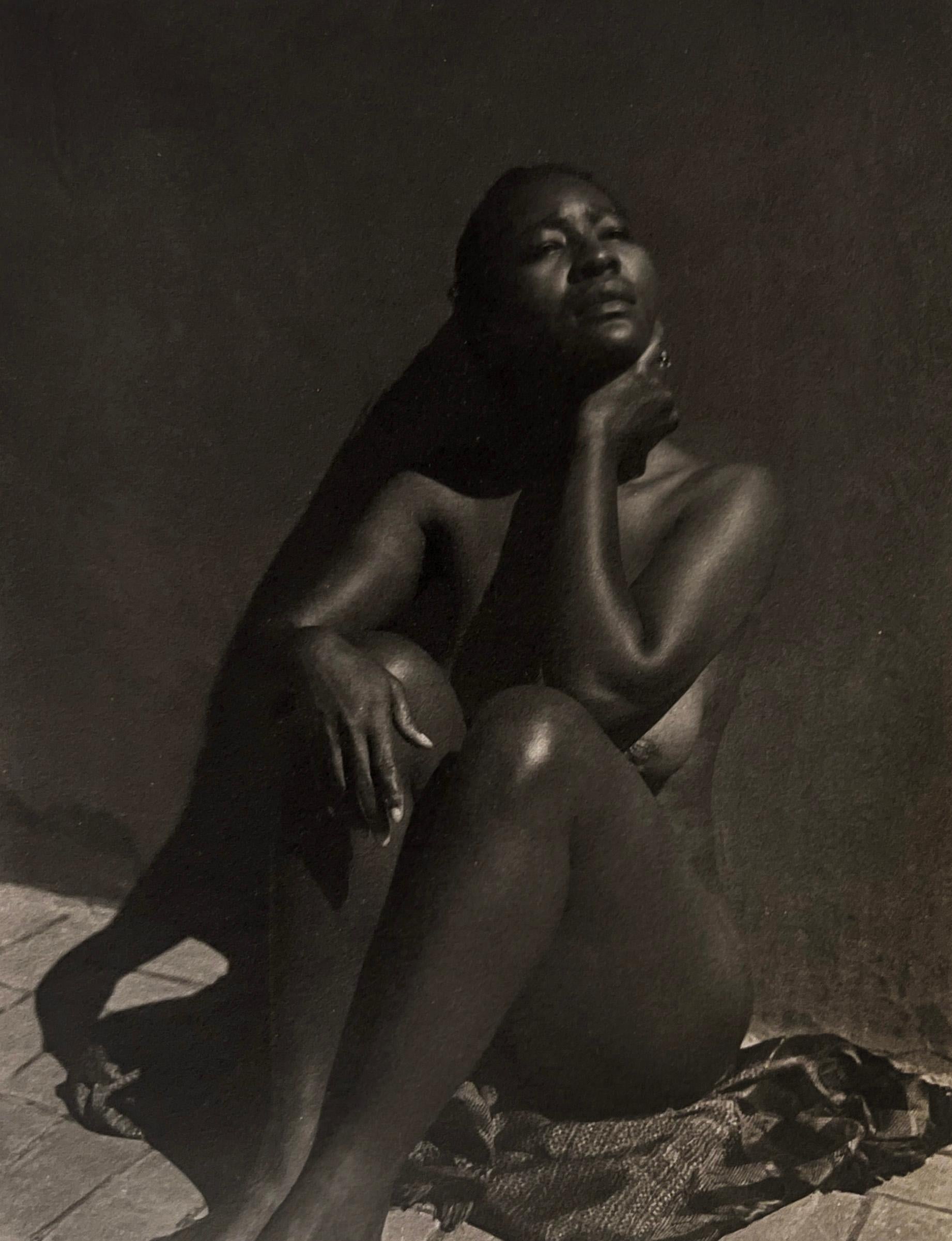 Manuel Alvarez Bravo Nude Photograph - Espejo Negro (Black Mirror)