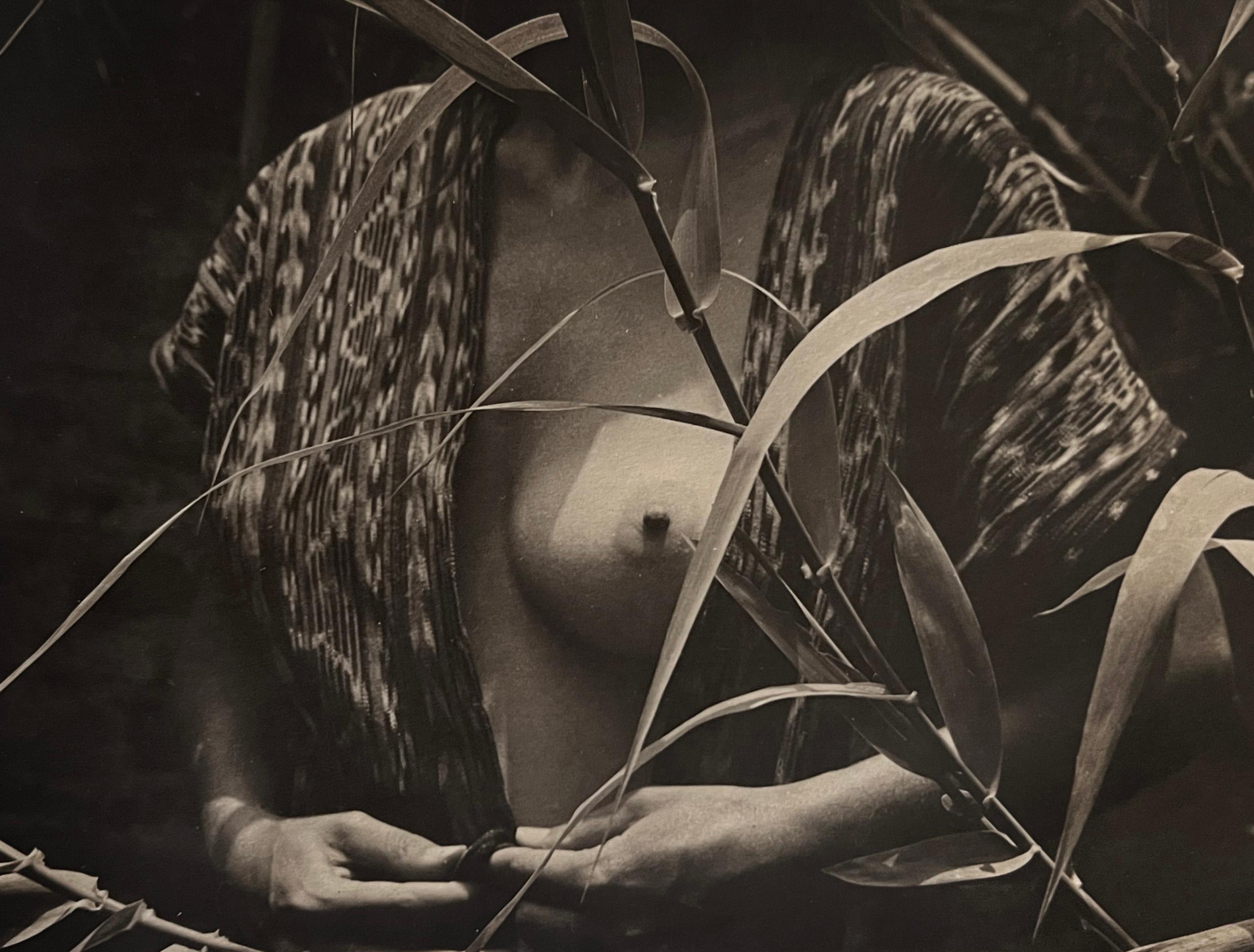 Manuel Alvarez Bravo Nude Photograph – Fruta Prohibida