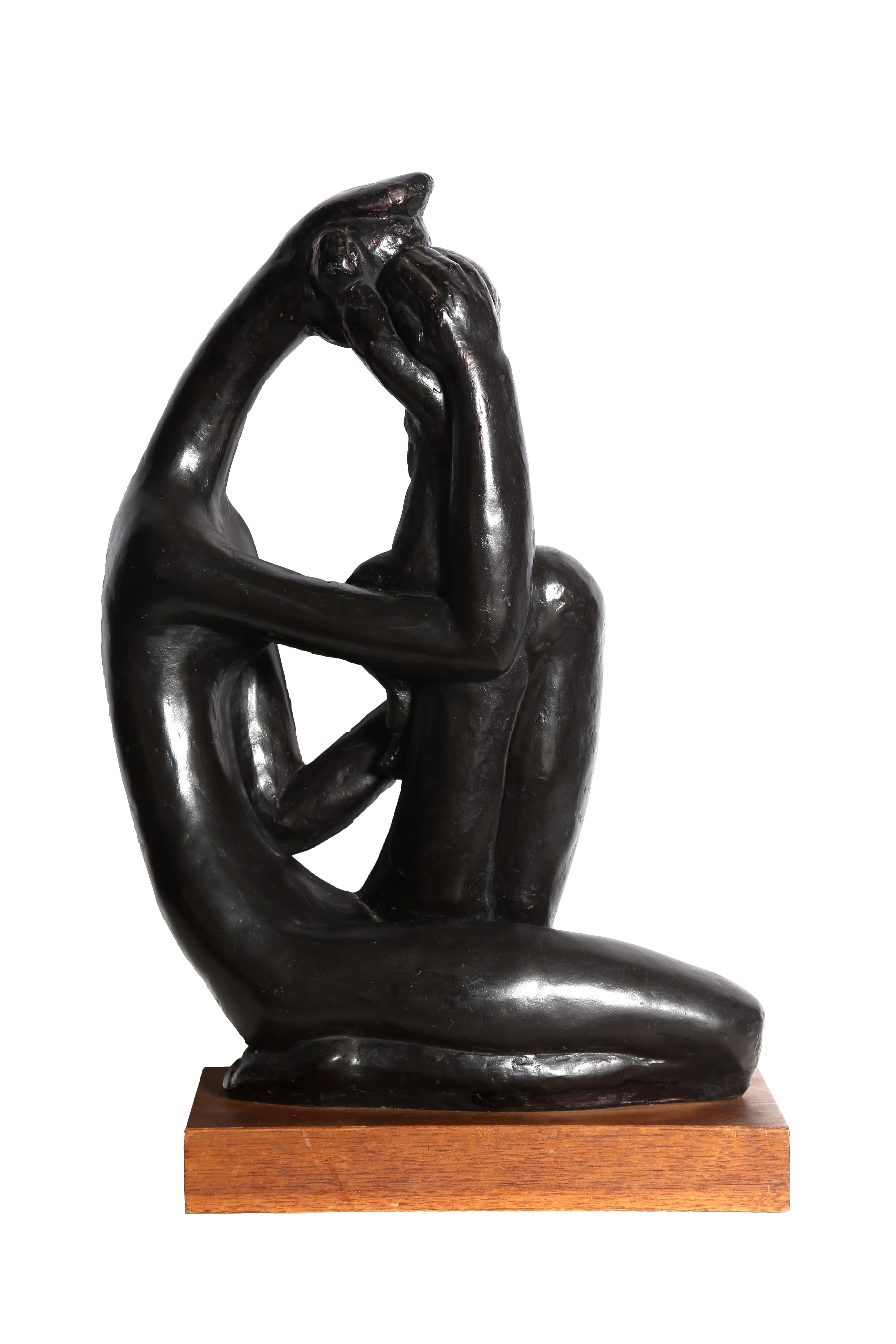 Mother & Child, scultura astratta in resina patinata di Manuel Carbonell 2
