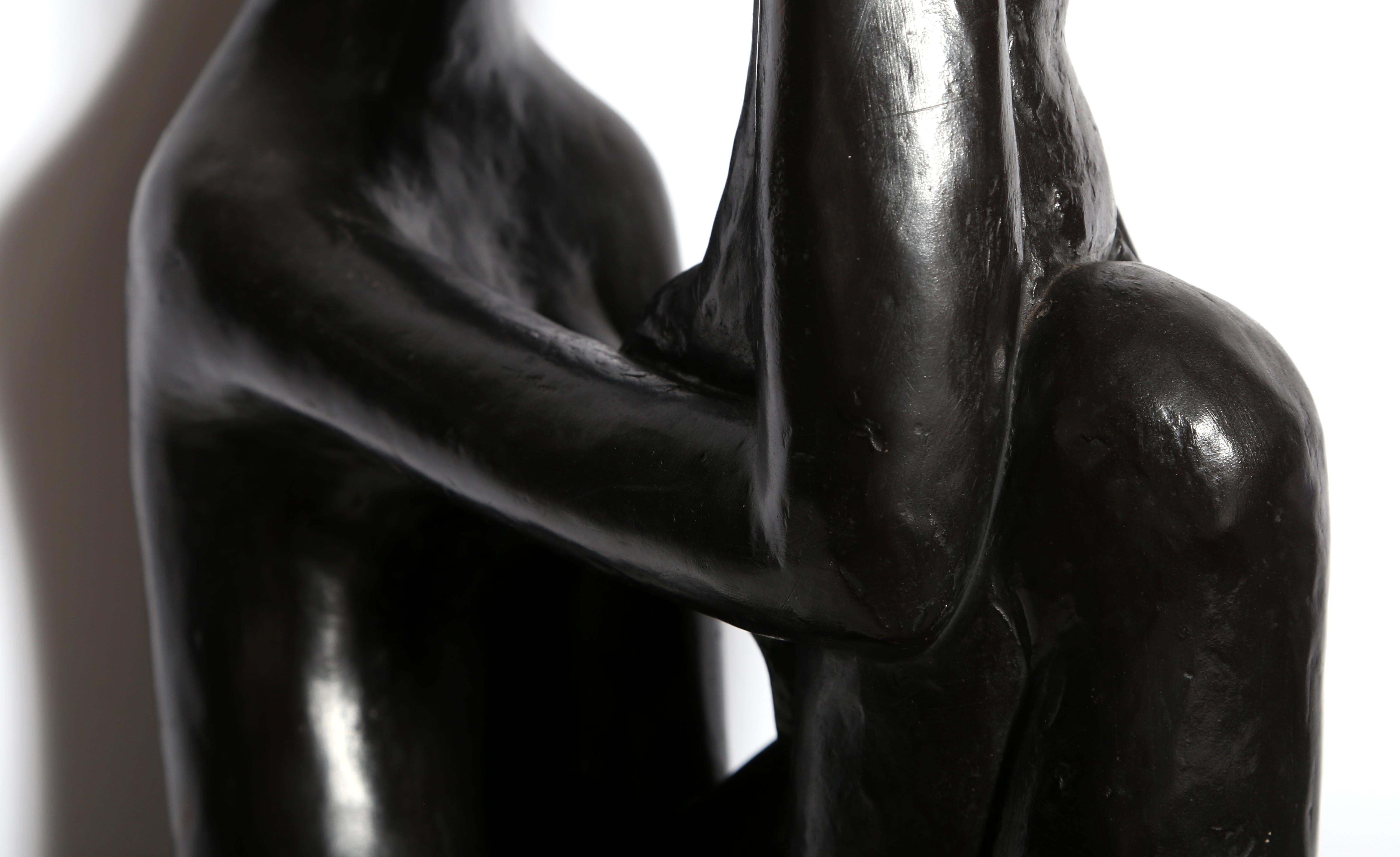 Mother & Child, scultura astratta in resina patinata di Manuel Carbonell 7