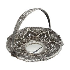 Manueline-style circular fruit bowl centerpiece