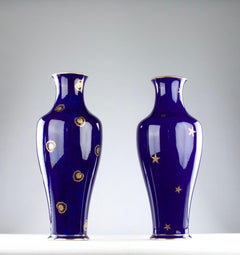 Manufacture de Sèvres, Coppia di vasi alti (60 cm) blu e oro, Francia, 1900