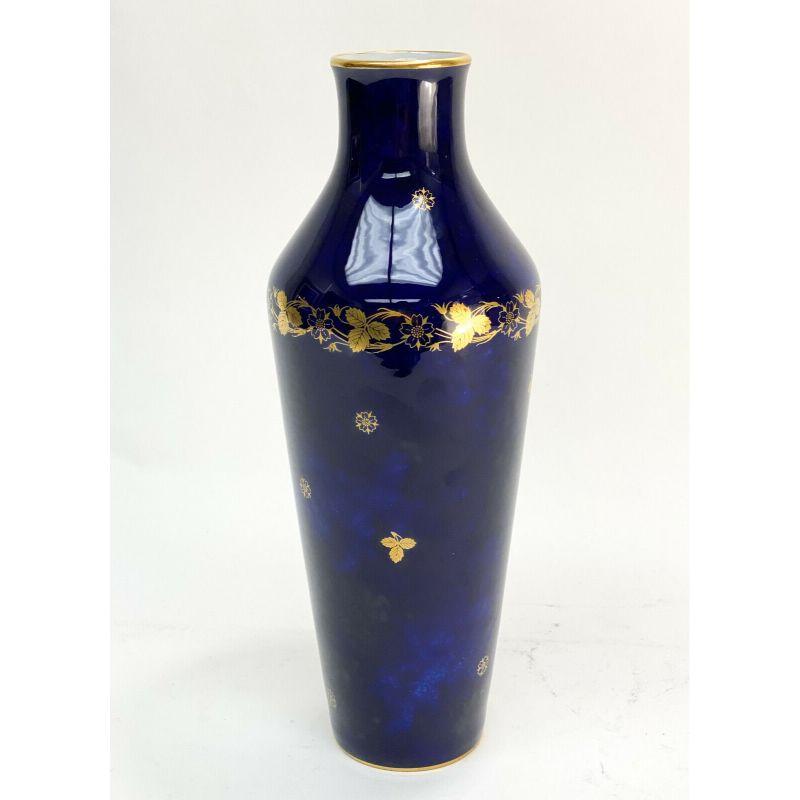 Manufacture De Sevres porcelain cobalt blue vase, 1927

A powered cobalt blue cloudy lapis ground with gilt flowers and throughout with a floral circular band. Manufacture de Sevres mark to the underside

Additional Information:
Material: