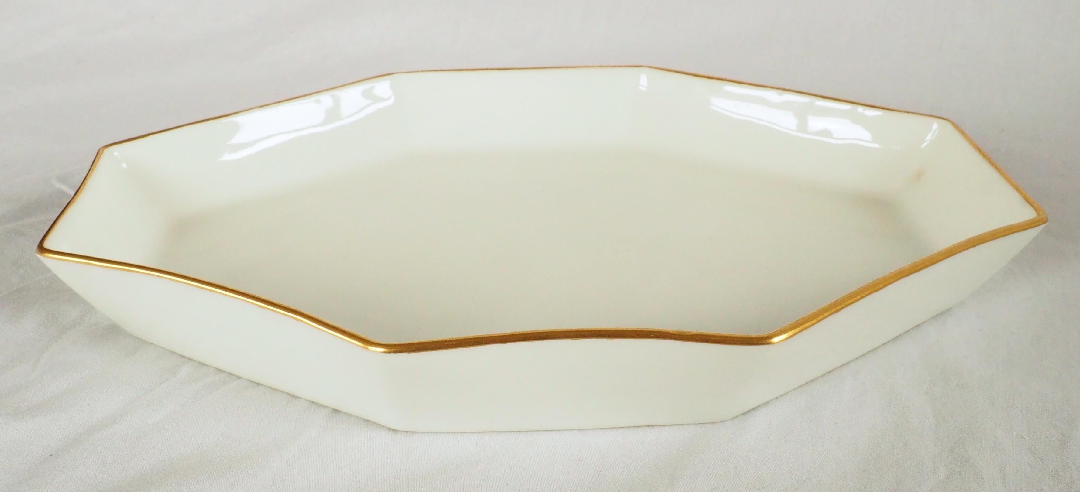 French Nast Manufacture - Empire Paris porcelain dish enhanced with gold - Circa 1805 For Sale