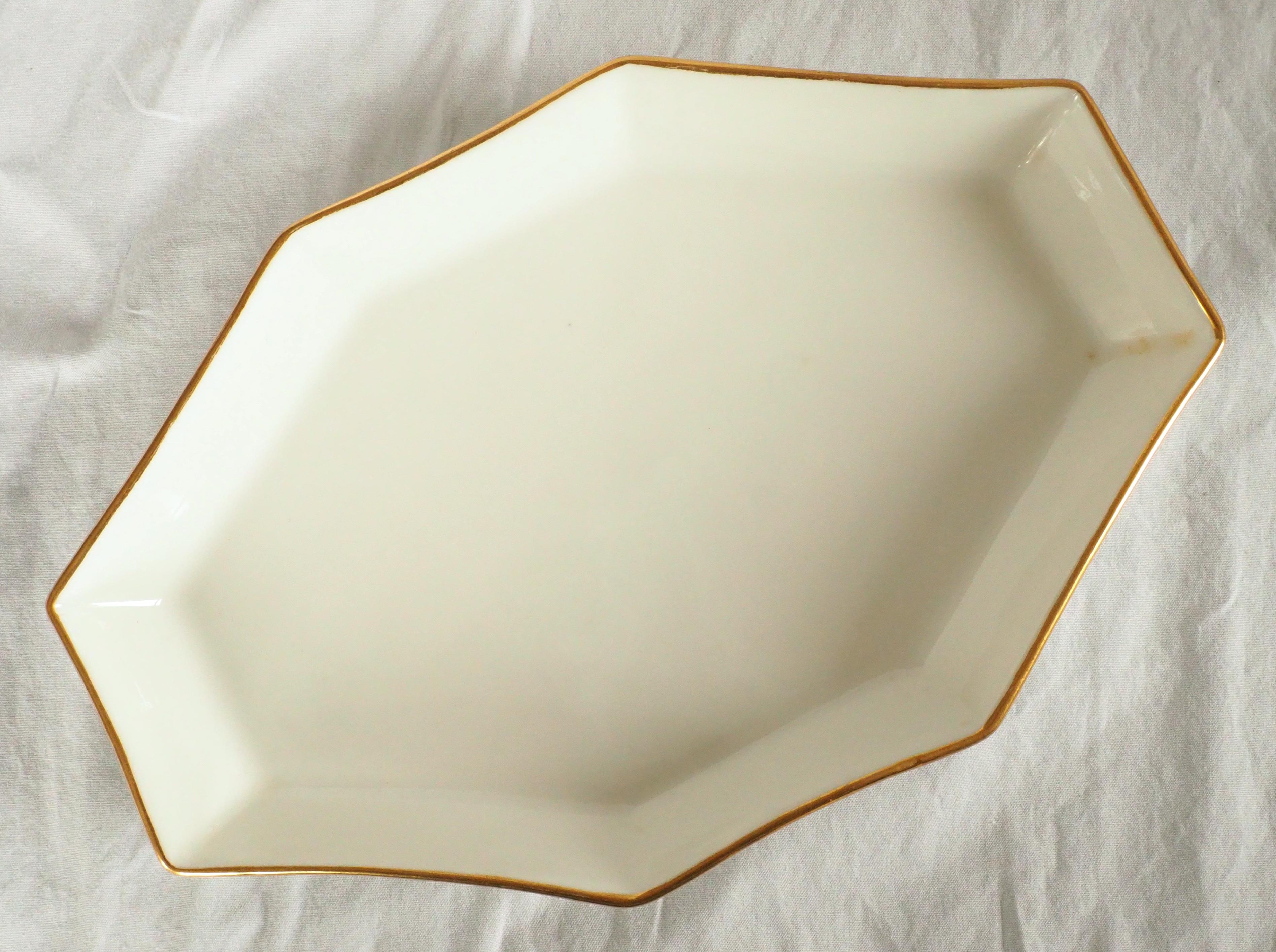 Gilt Nast Manufacture - Empire Paris porcelain dish enhanced with gold - Circa 1805 For Sale