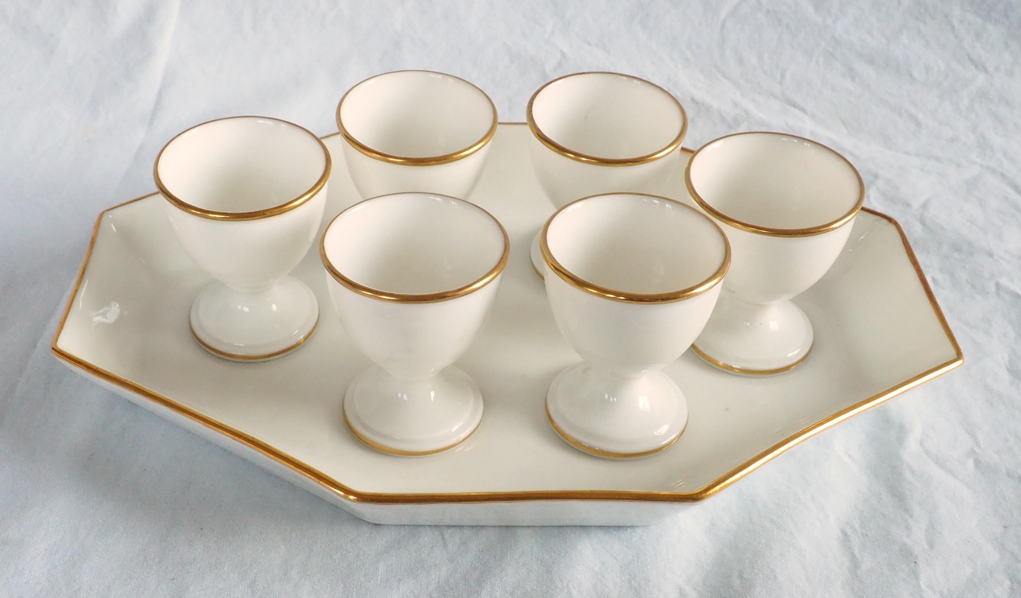 Porcelain Nast Manufacture - Empire Paris porcelain dish enhanced with gold - Circa 1805 For Sale