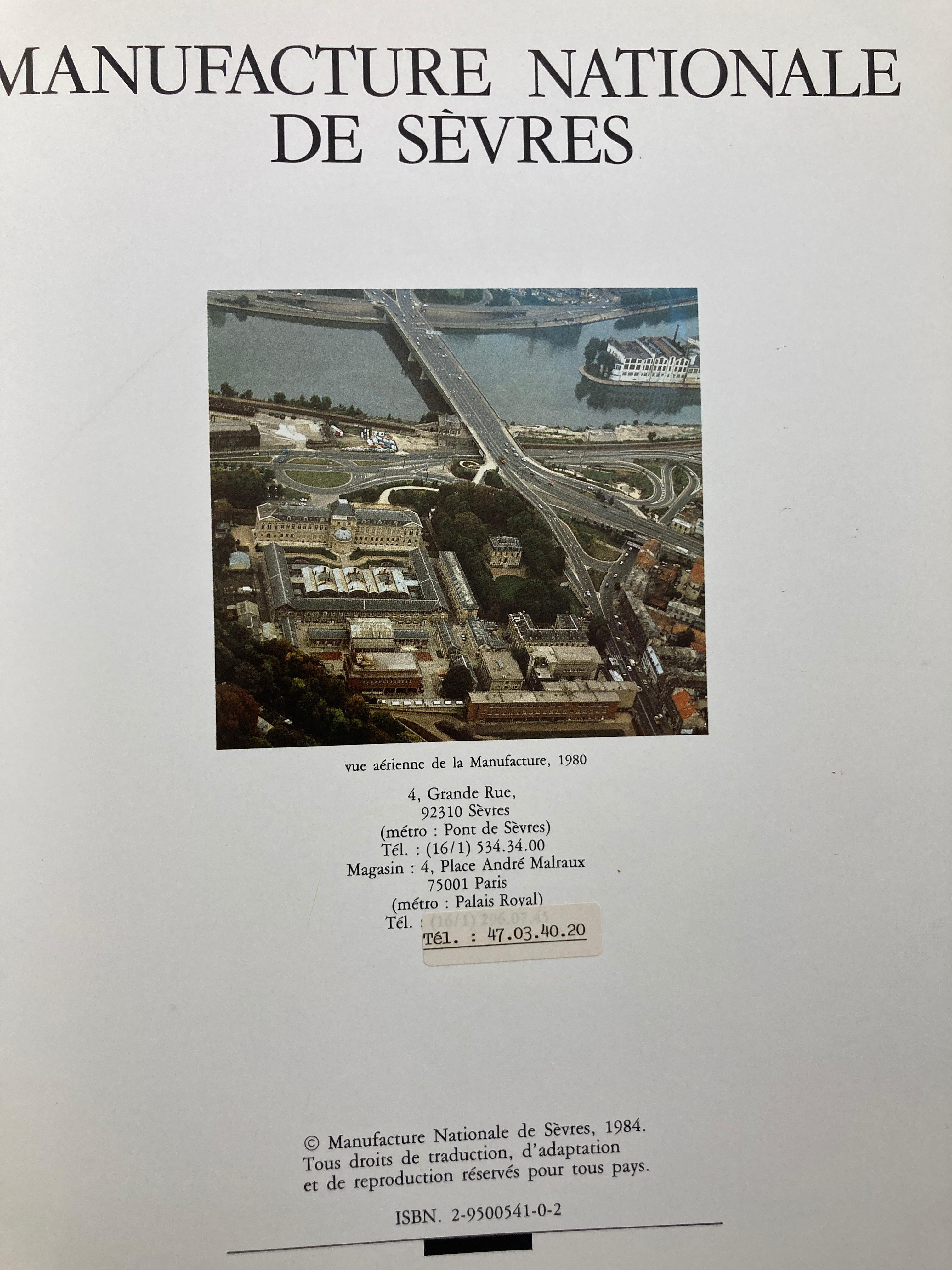 Buch „Die französische Manufaktur von Sevres“ im Zustand „Gut“ im Angebot in North Hollywood, CA