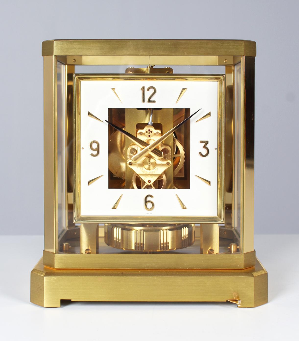 Atmos clock from Jaeger LeCoultre, year of manufacture 1962 with square dial

Switzerland
Brass gold plated
year of manufacture 1962

Dimensions: H x W x D: 23 x 21 x 16 cm

Description:
Atmos VI in matte brushed gold plated case with