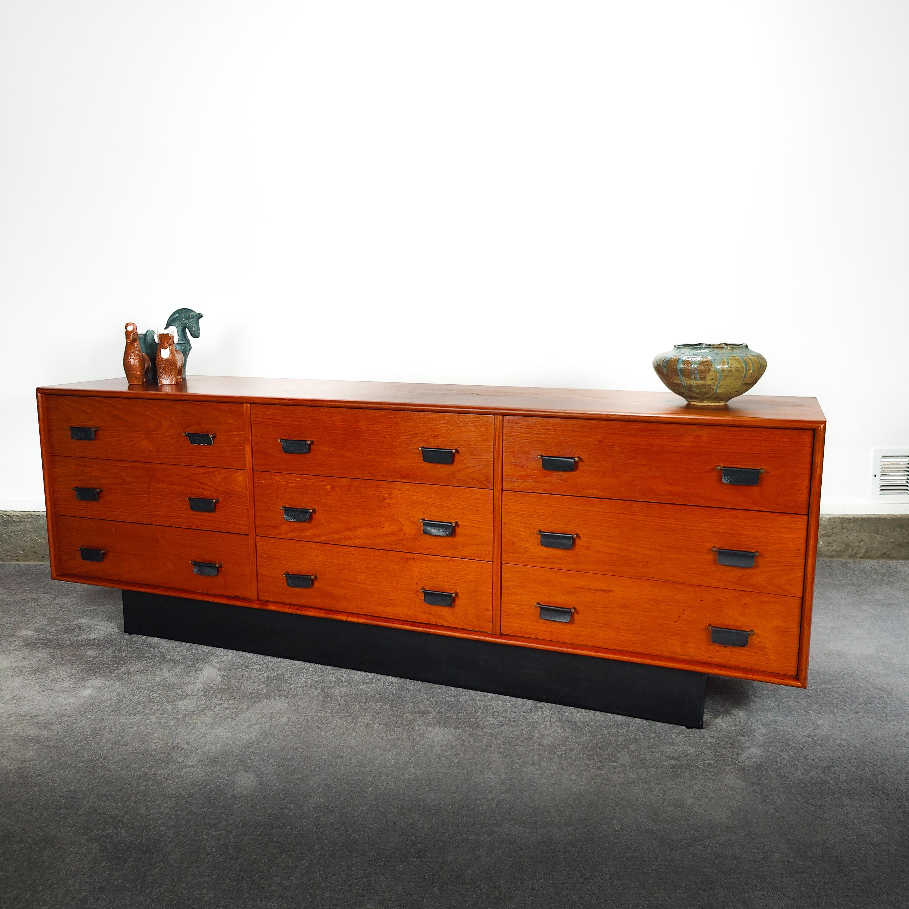 Vintage Mid Century Dresser Manufactured by Intercontinental Design of Canada In Good Condition In Chino Hills, CA