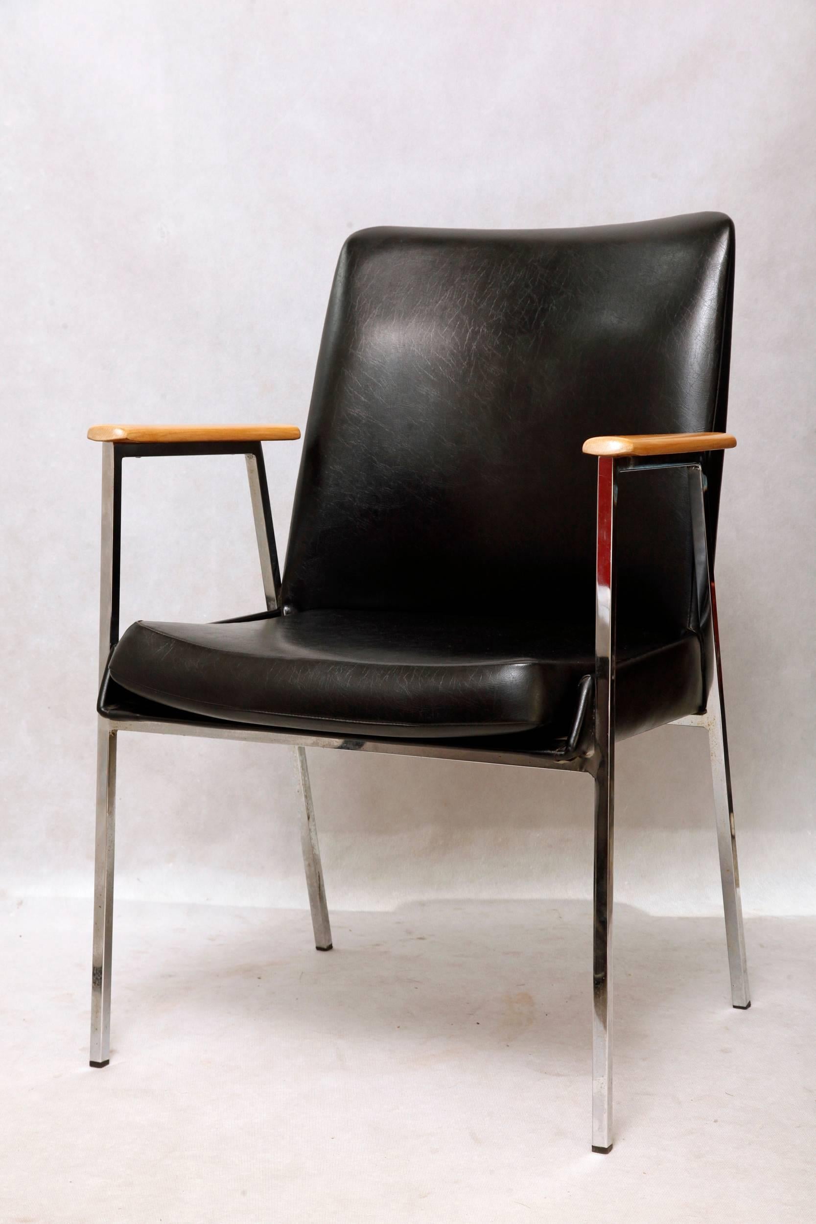 Manufactured by Mauser Black armchair,  Germany, 1960s For Sale 4