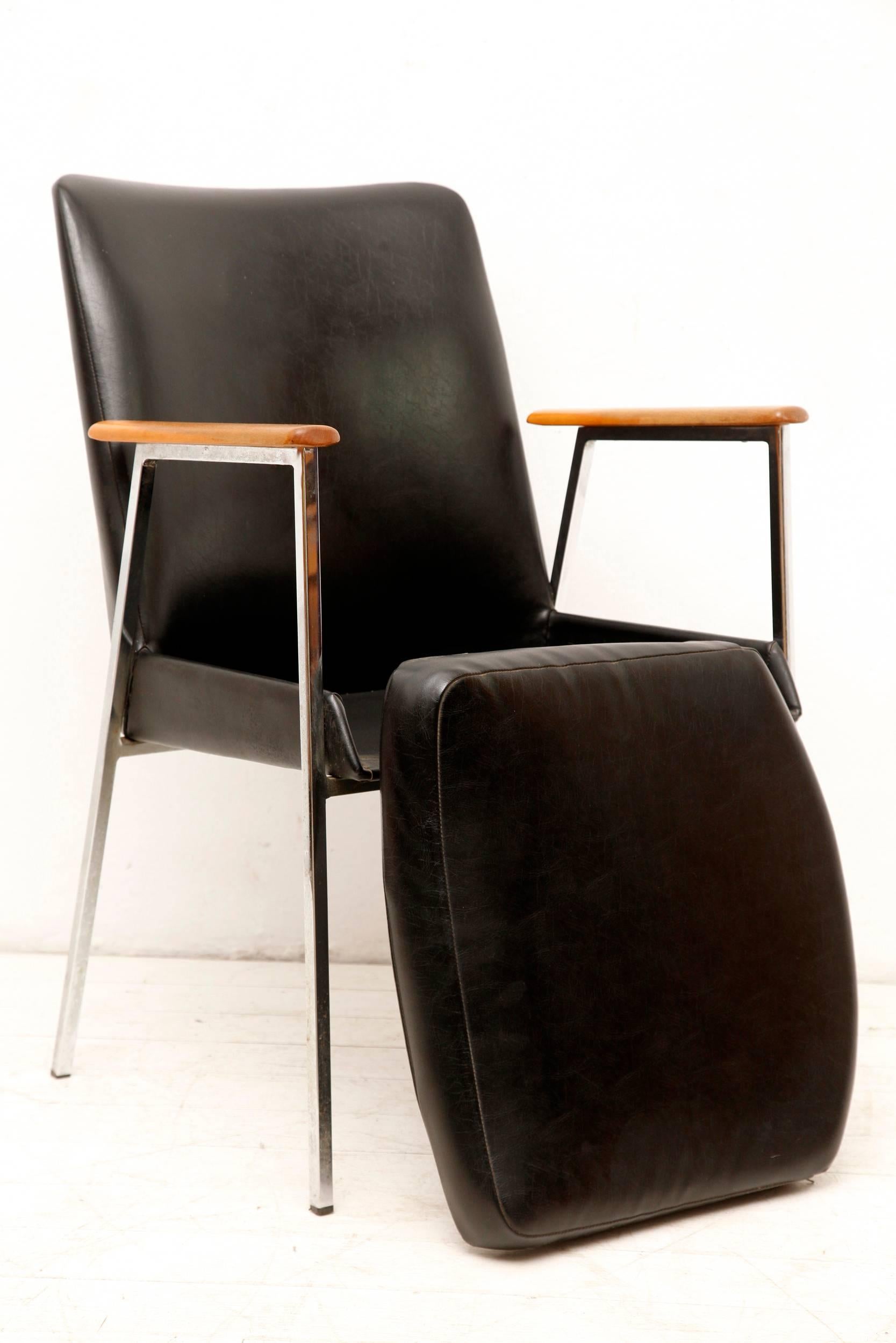 Mid-Century Modern Manufactured by Mauser Black armchair,  Germany, 1960s For Sale