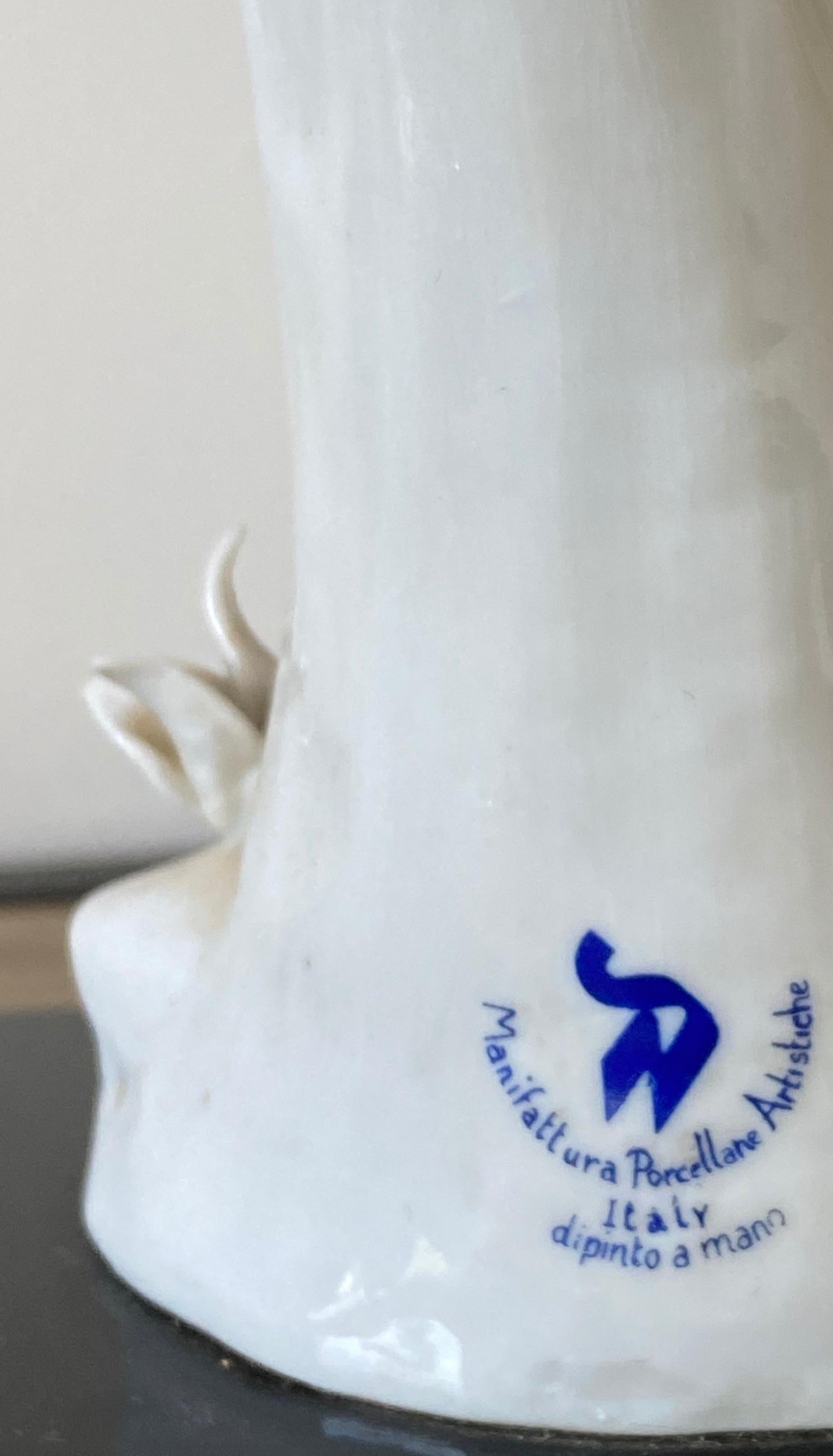 Manufattura Porcellane Artistiche, handbemalte italienische Porzellan-Tischlampe im Angebot 1