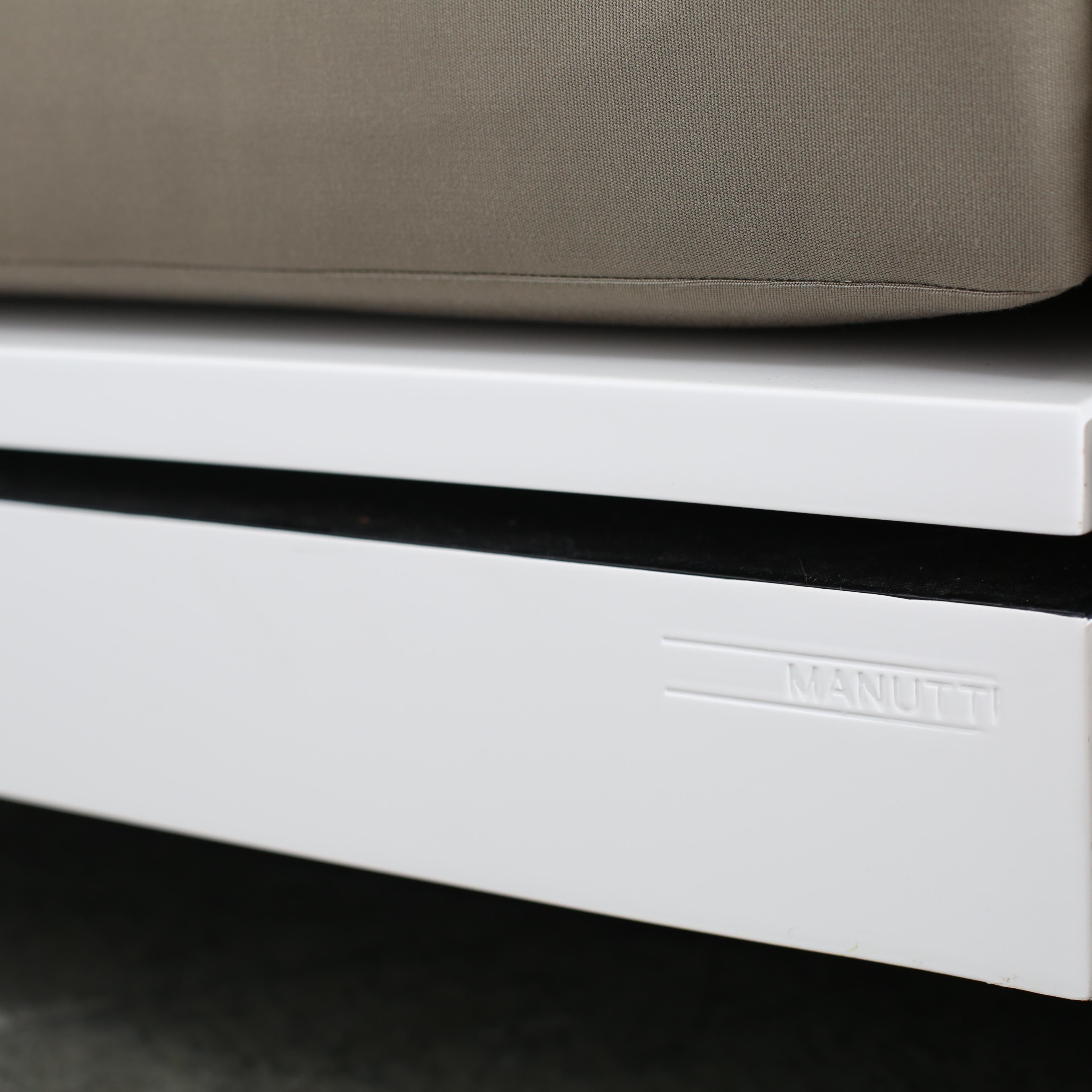 XXI secolo e contemporaneo Lettini Manutti Elements, set di due in vendita