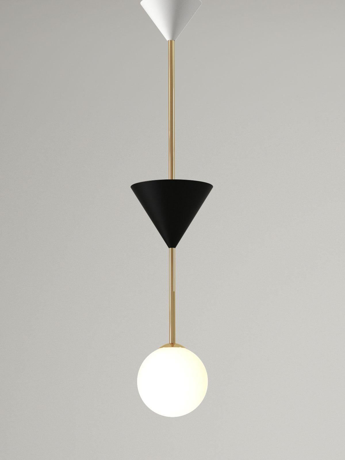 Lámpara colgante Many II de Atelier Areti
Dimensiones: P 16 x An 16 x Al 86 cm.
Materiales: Metal con recubrimiento en polvo, latón, cristal, acrílico.

Disponible en blanco o negro.

Todas nuestras lámparas pueden cablearse según cada país. Si se
