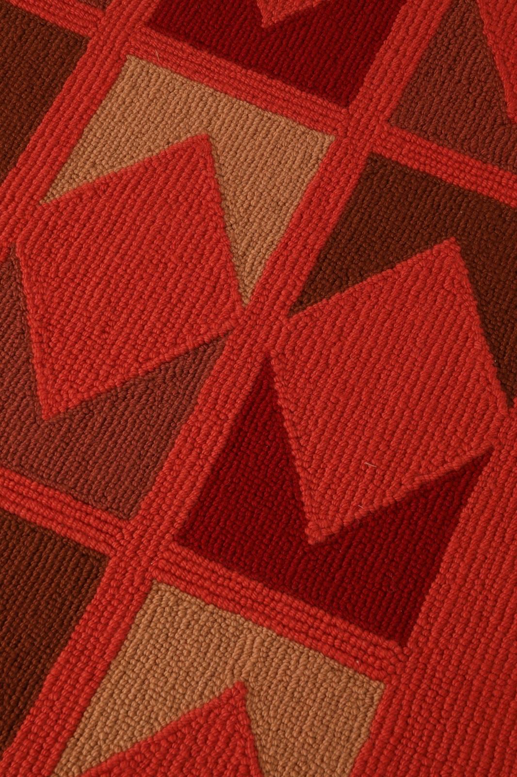 Alfombra Manzarín - roja con figuras geométricas  - Antonio Attolini Falta - 1985 Hecho a mano en venta