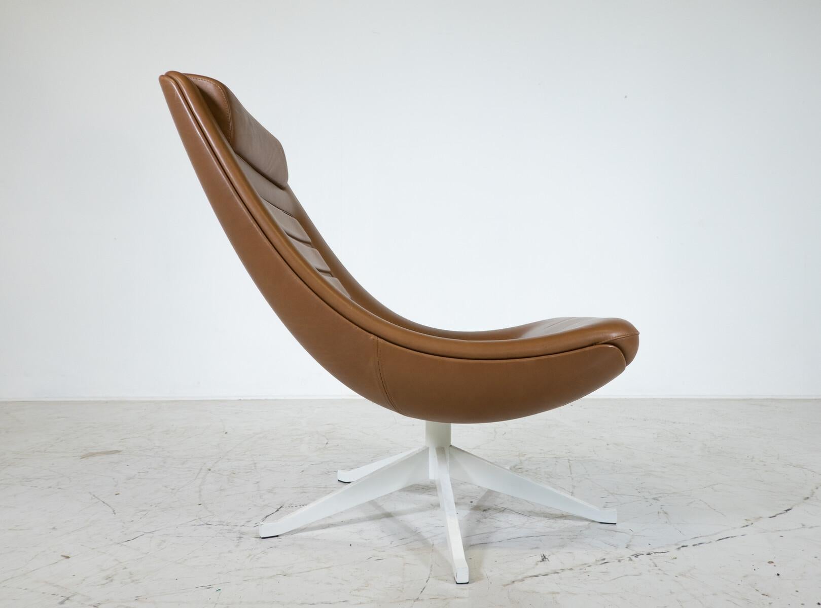 Leather Manzù Lounge Chair by Pio Manzu for Alias For Sale