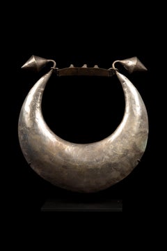 Collier de cérémonie monté sur mesure de la tribu minoritaire Maoi