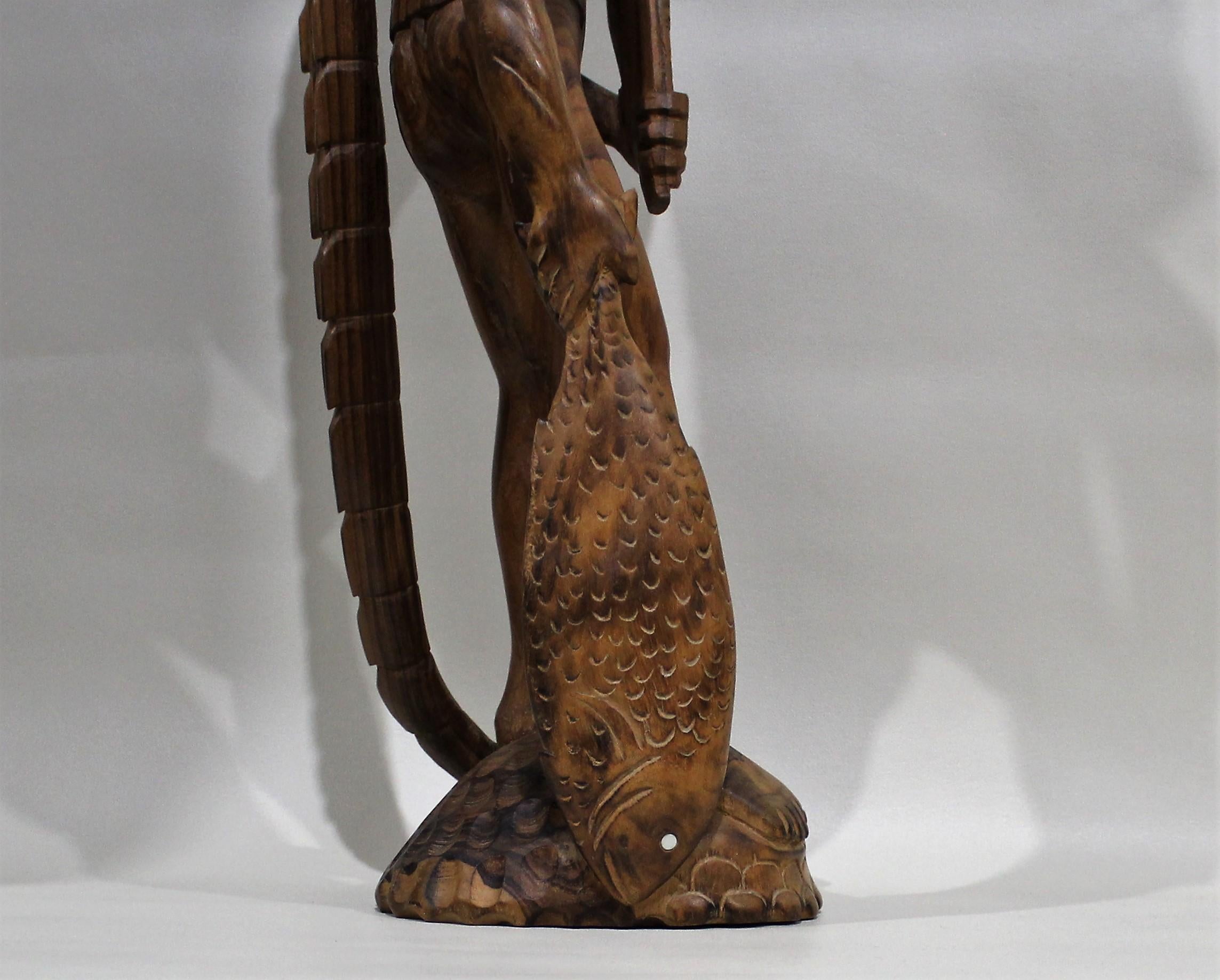 Maori, handgeschnitzte Stammes-Skulptur eines Jägers (Holz) im Angebot