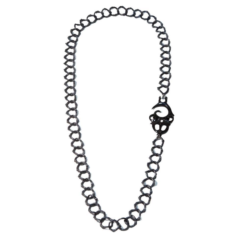 Zweigkette mit Maori-Symbol und Diamant-Halskette  im Angebot